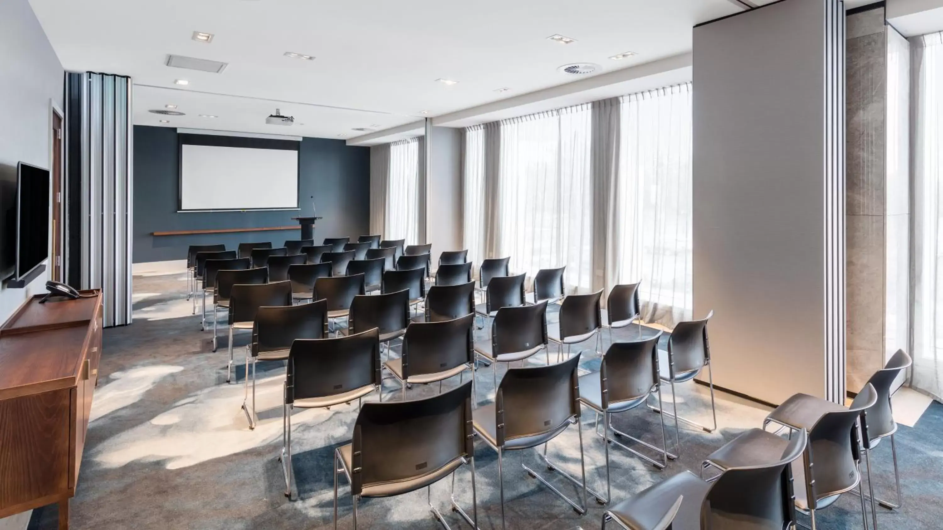 Meeting/conference room in Crowne Plaza Christchurch, an IHG Hotel