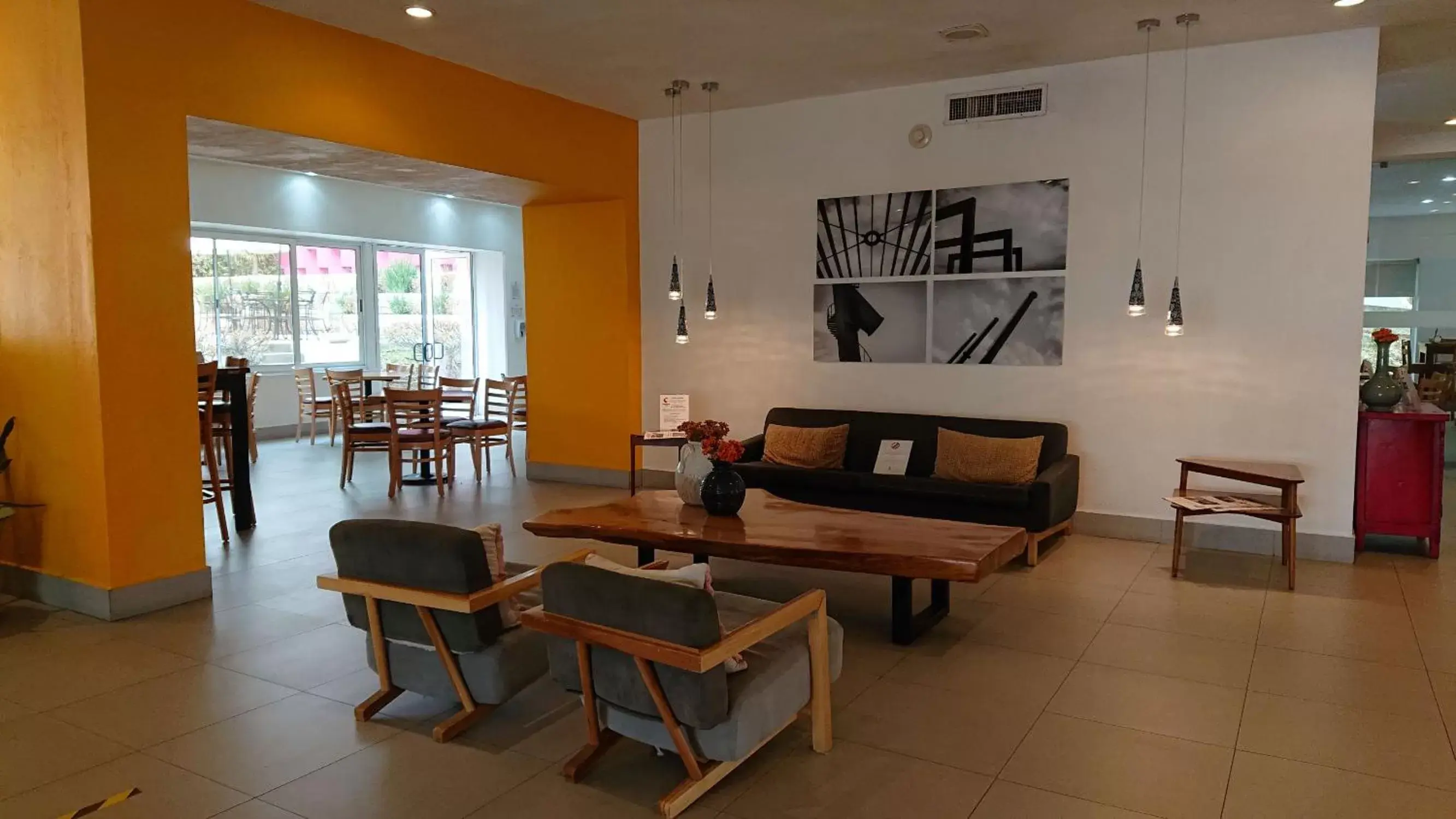 Lobby or reception in Comfort Inn Monterrey Valle