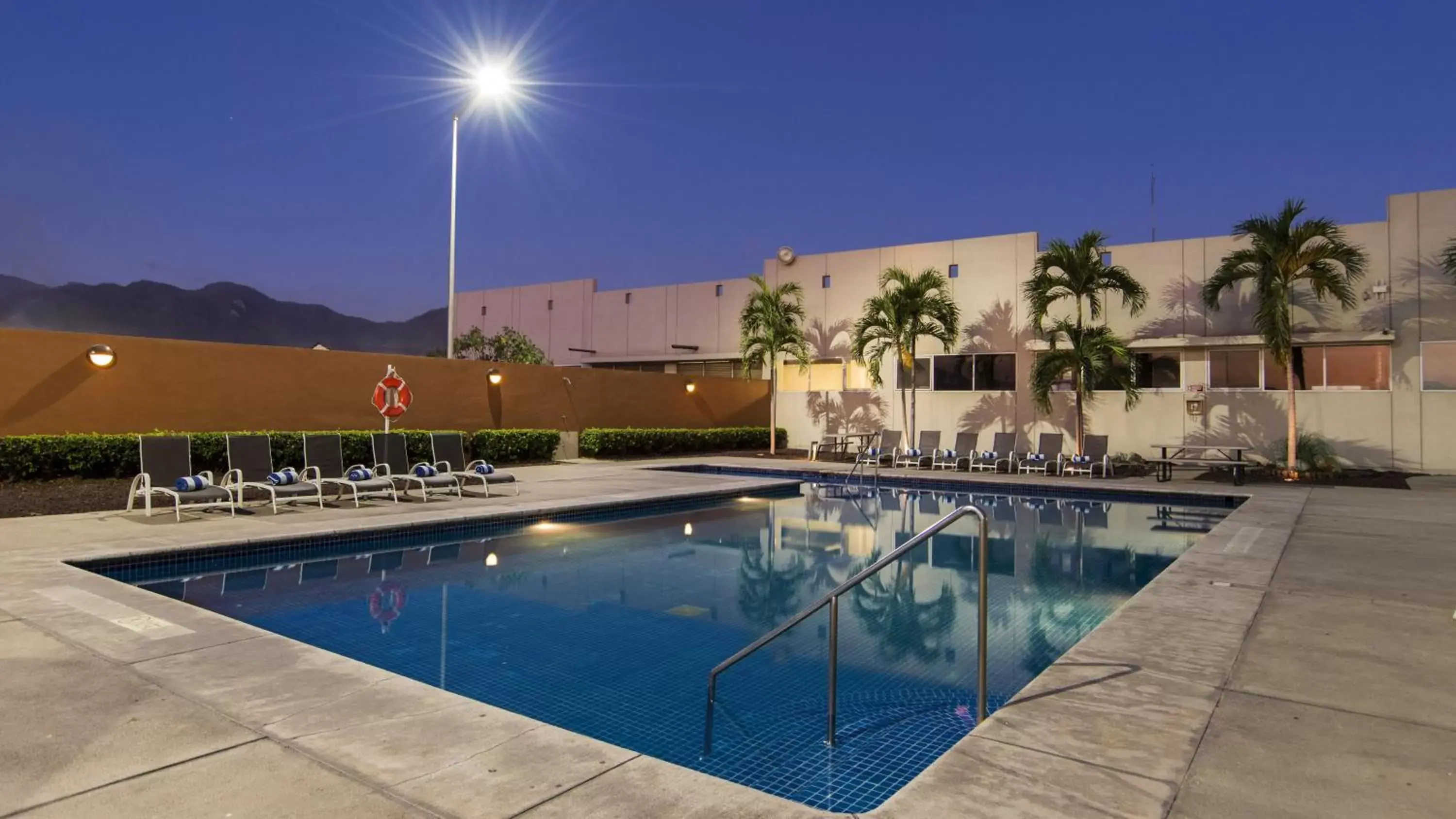 Swimming Pool in Holiday Inn Express Manzanillo, an IHG Hotel