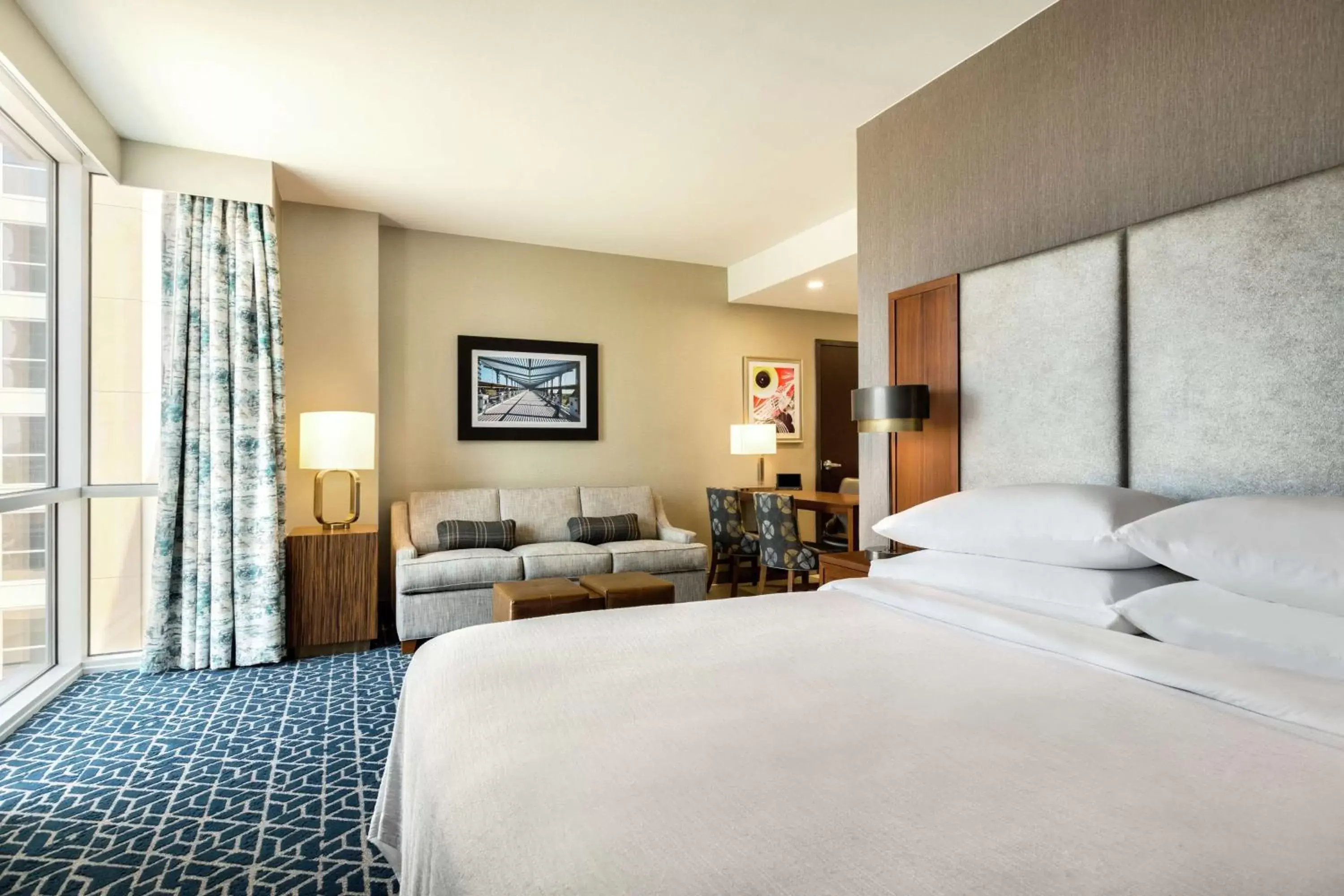 Bedroom, Bed in Embassy Suites By Hilton Denton Convention Center