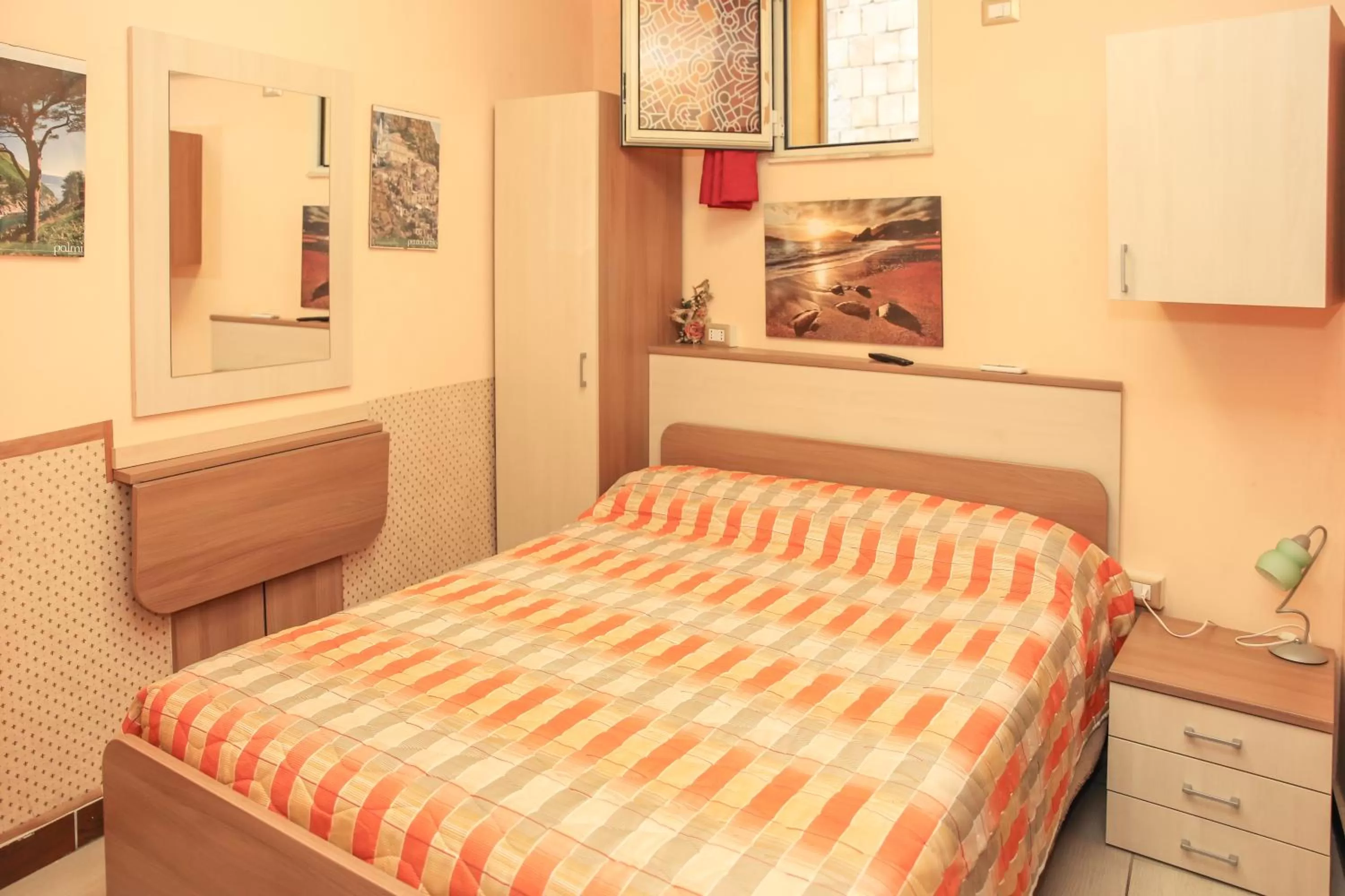 Photo of the whole room, Bed in Golden Dreams B&B