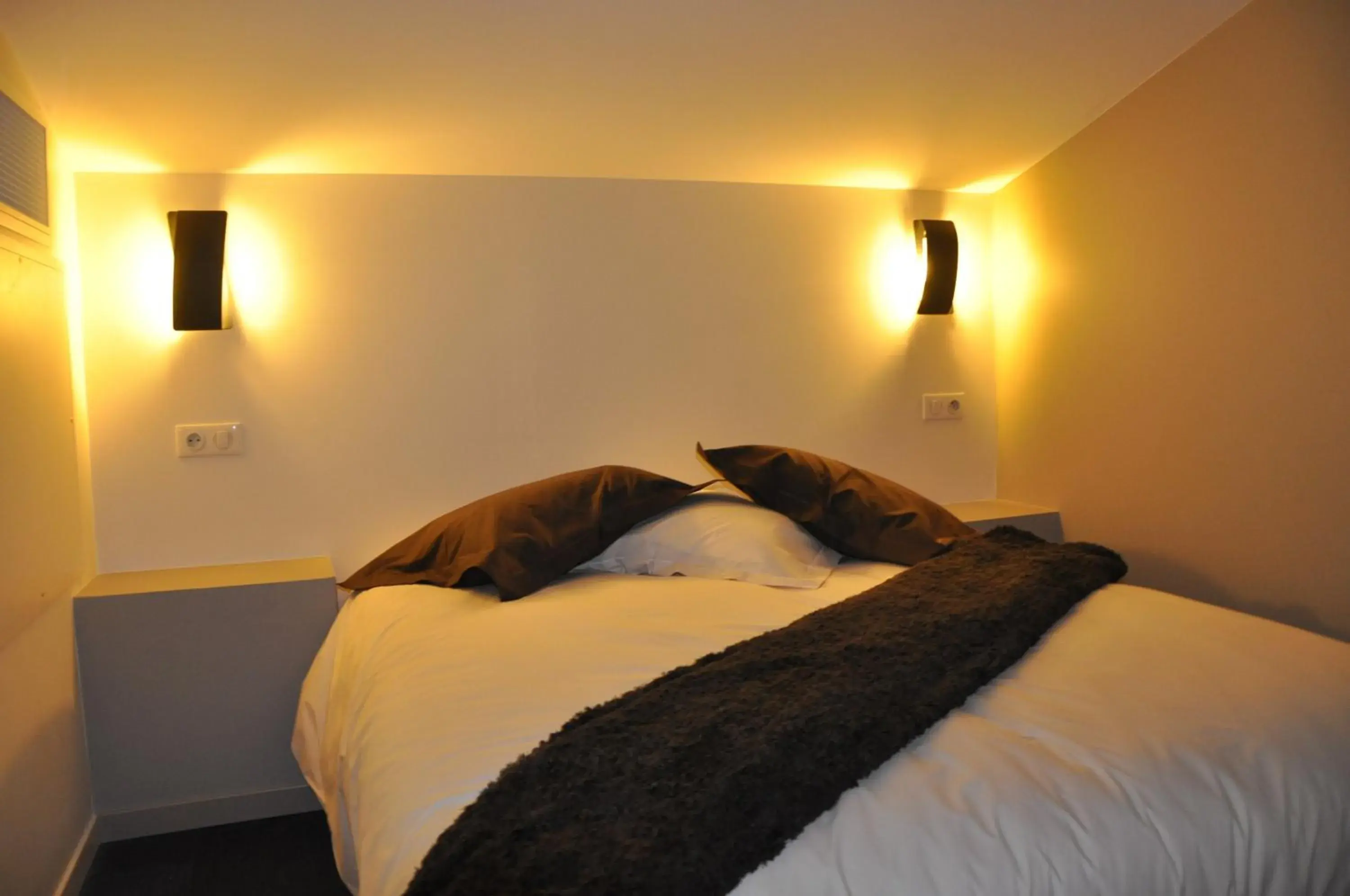 Bed in The Originals City, Hotel des Arts, Montauban (Inter-Hotel)