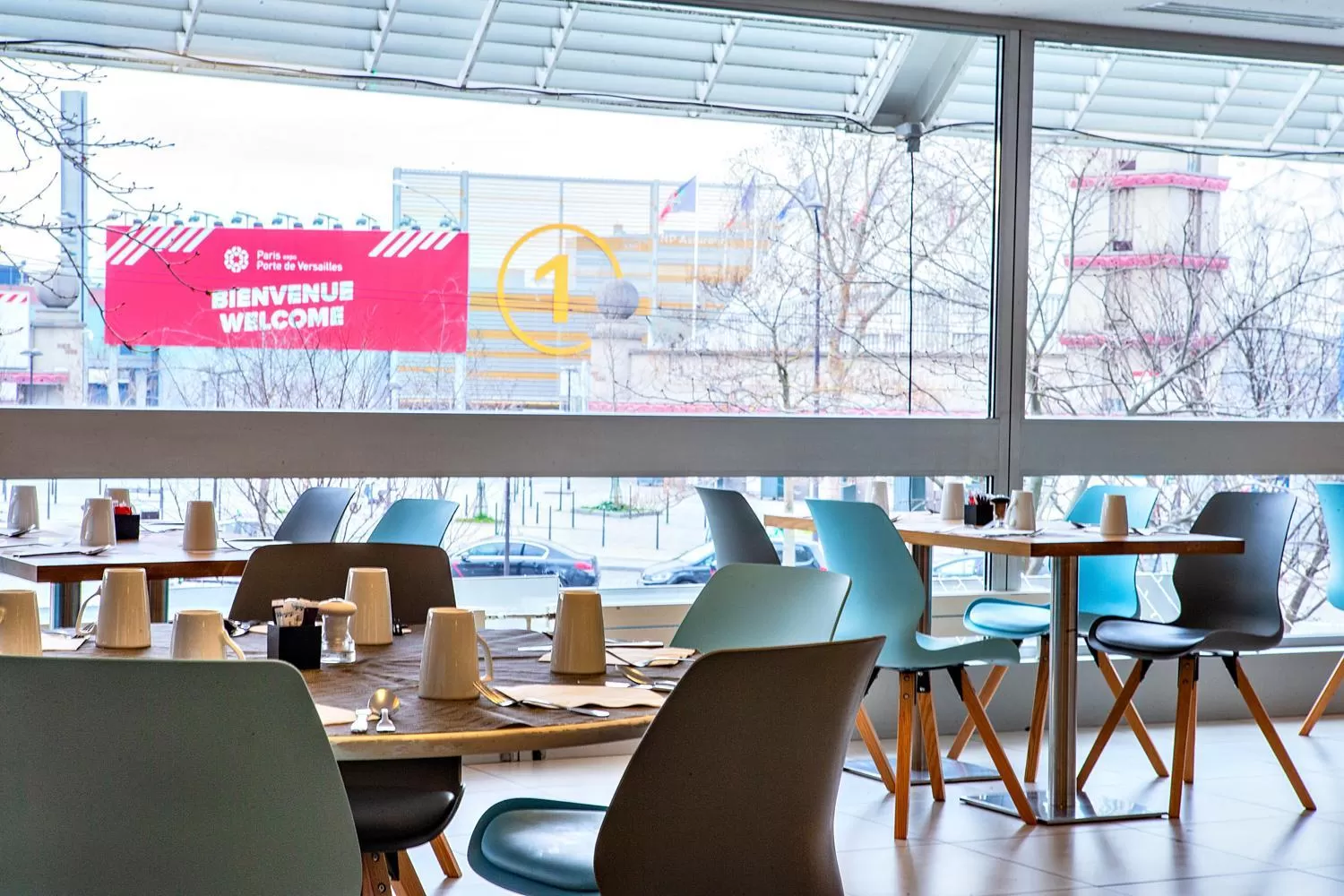 Restaurant/places to eat in Mercure Paris Vaugirard Porte De Versailles