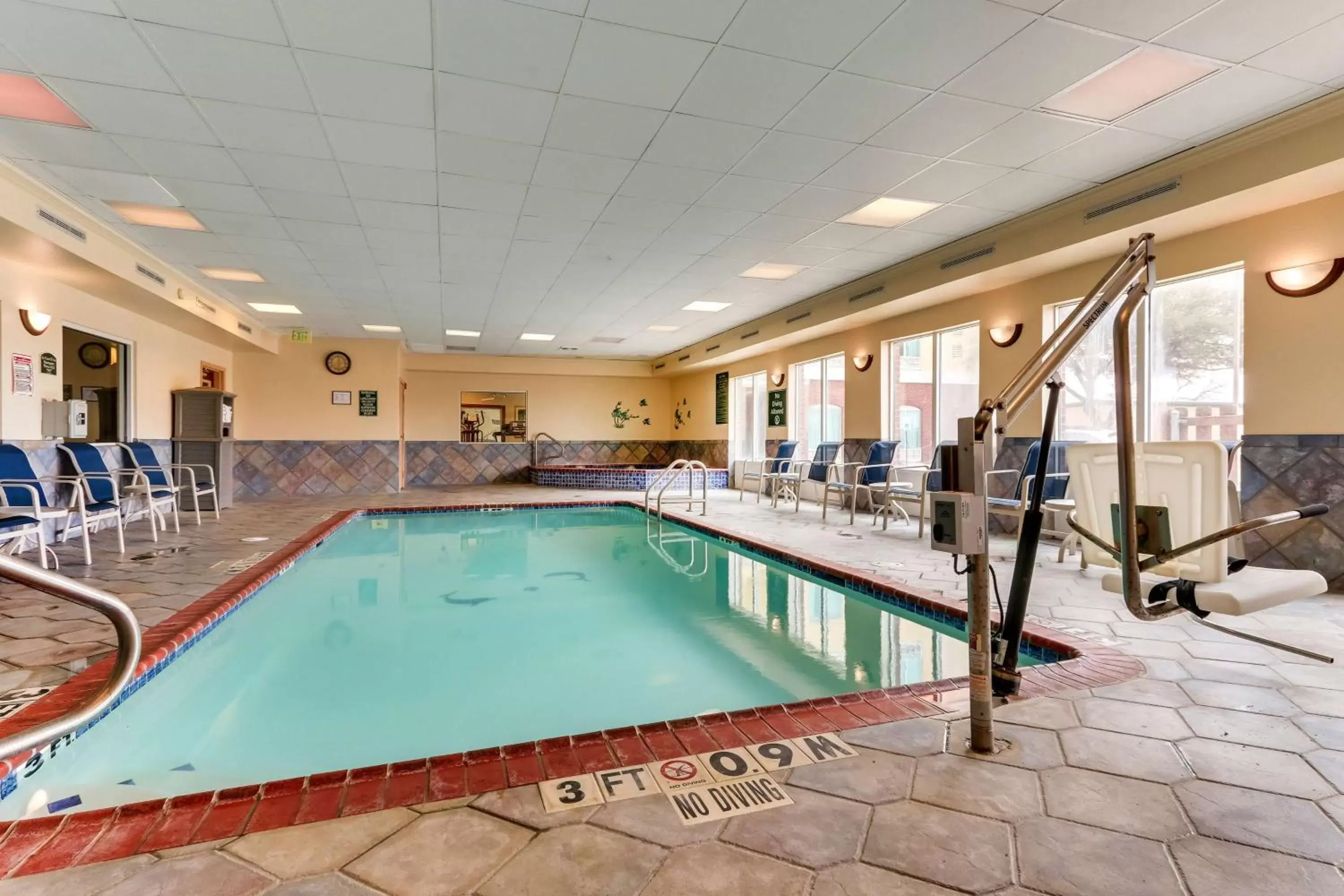 Swimming Pool in Best Western Plus Woodway Waco South Inn & Suites