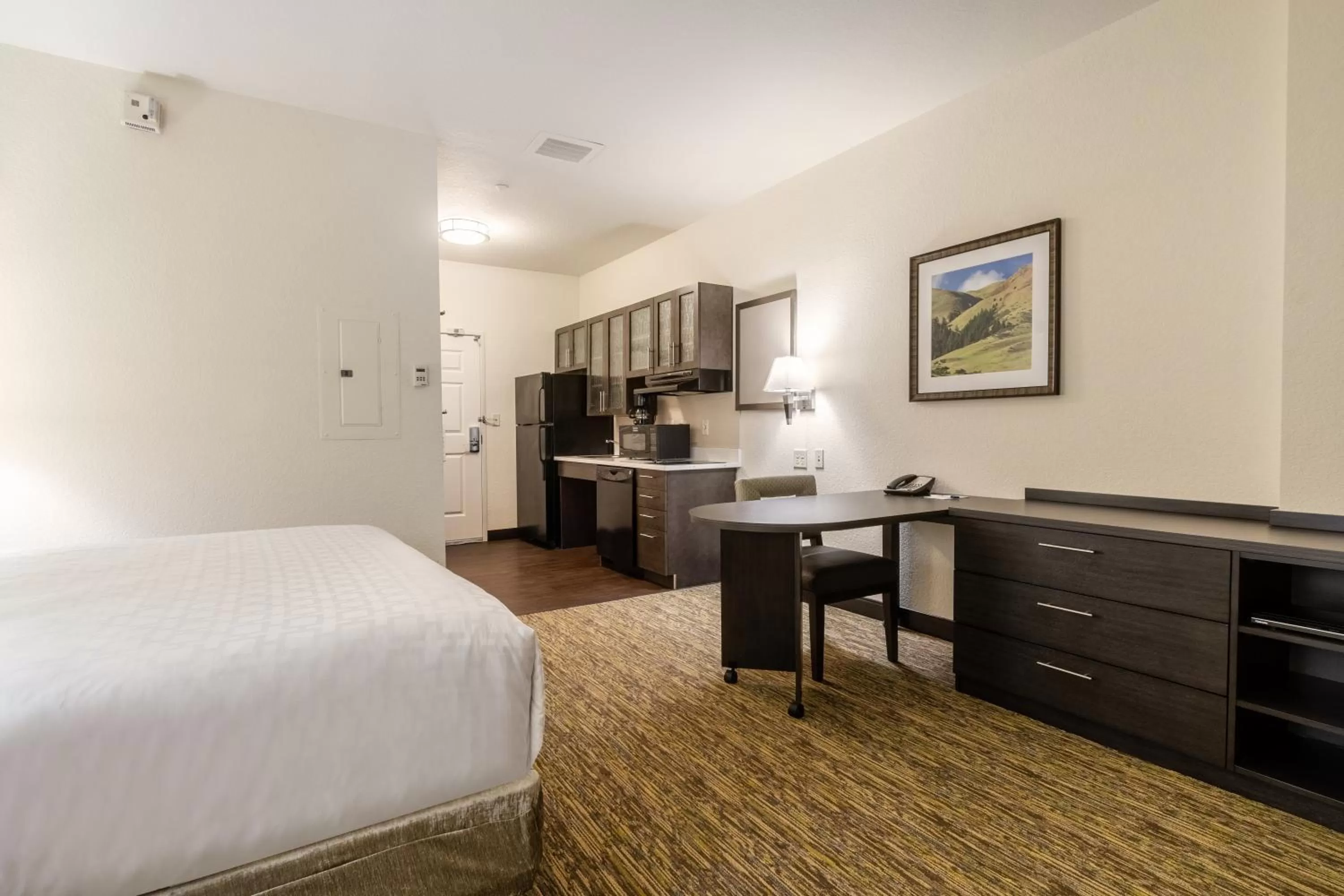 Photo of the whole room, Bed in Candlewood Suites Portland Airport by IHG