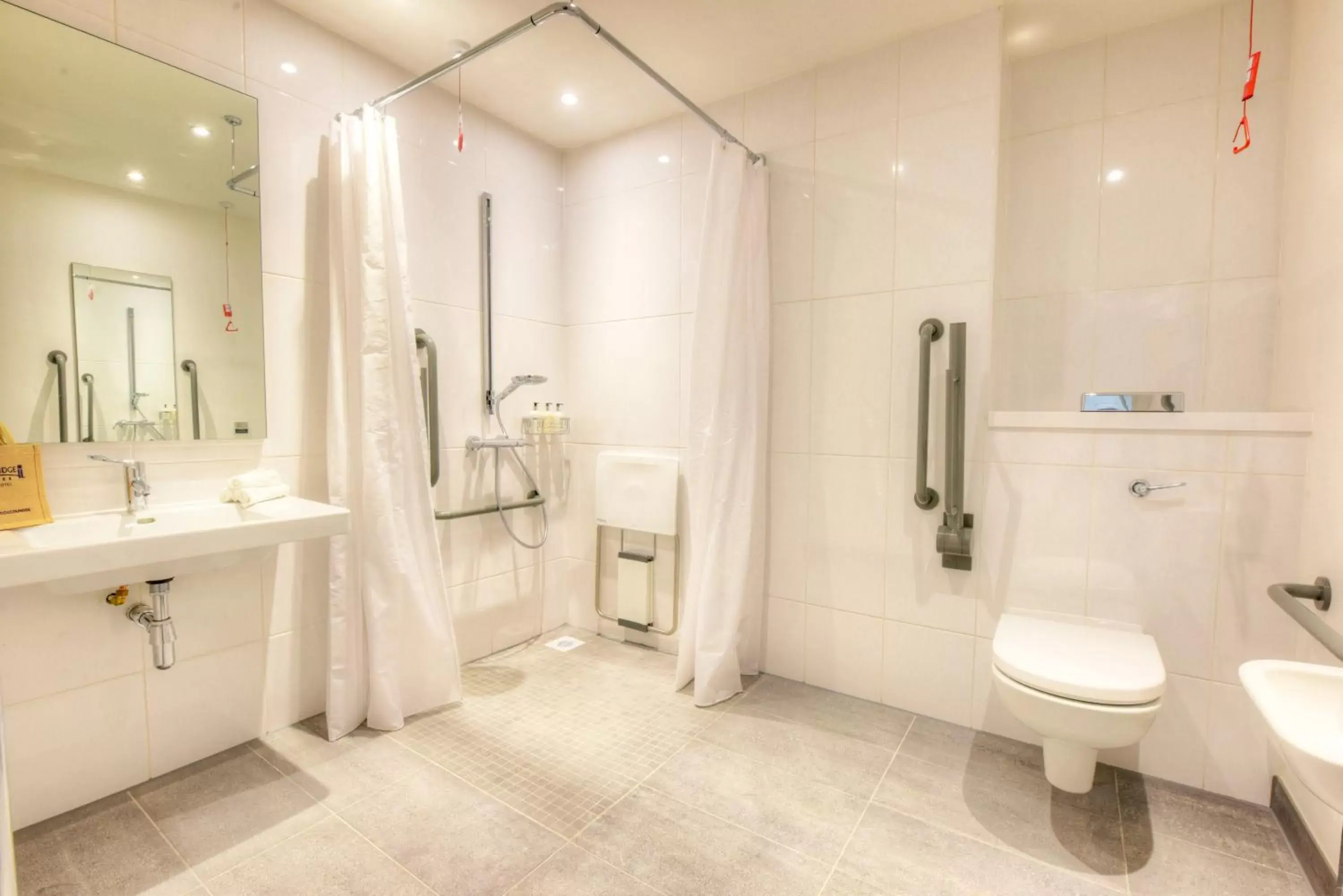 Photo of the whole room, Bathroom in Staybridge Suites - Dundee, an IHG Hotel