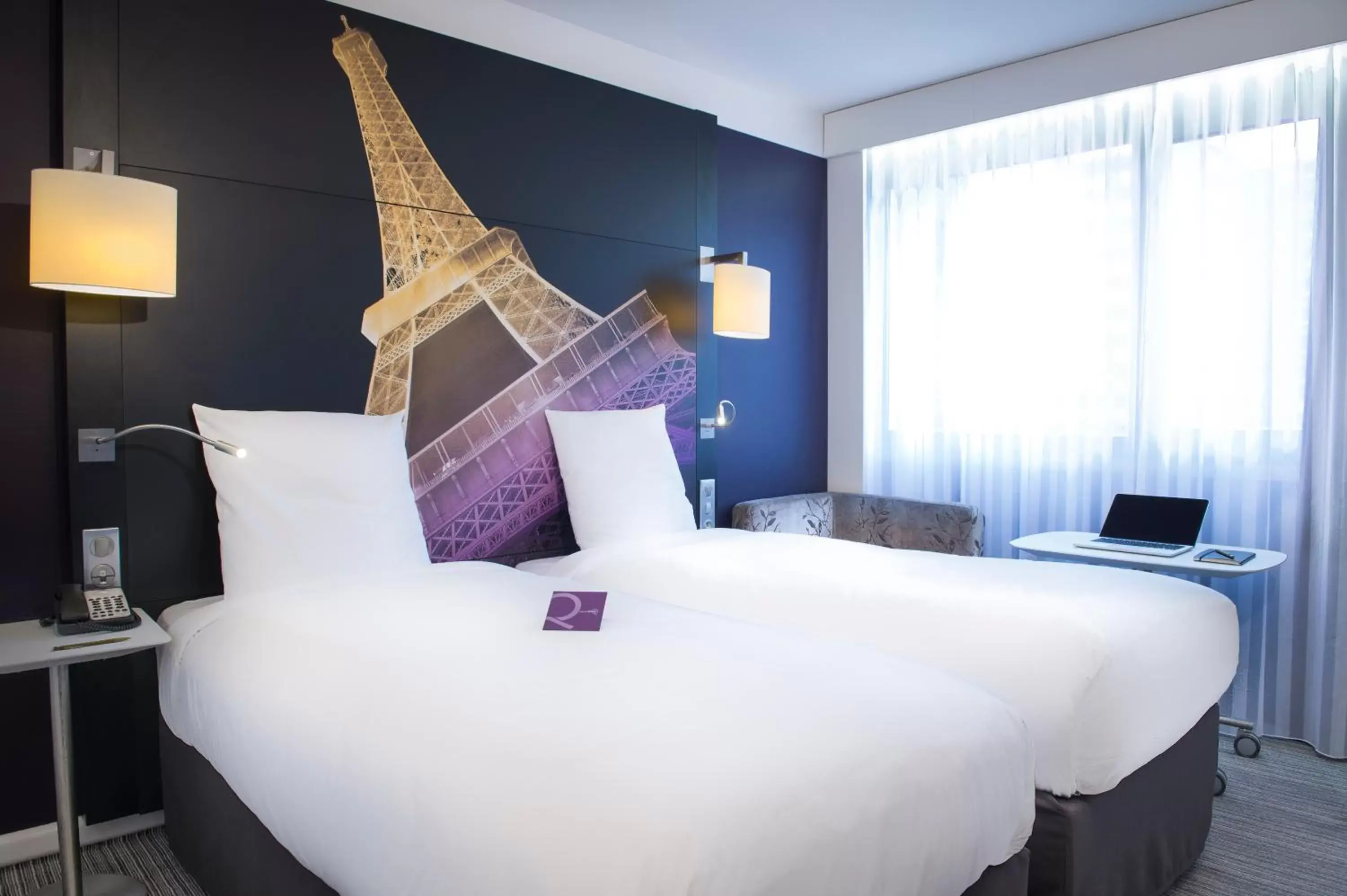 Bedroom, Bed in Mercure Paris Centre Tour Eiffel