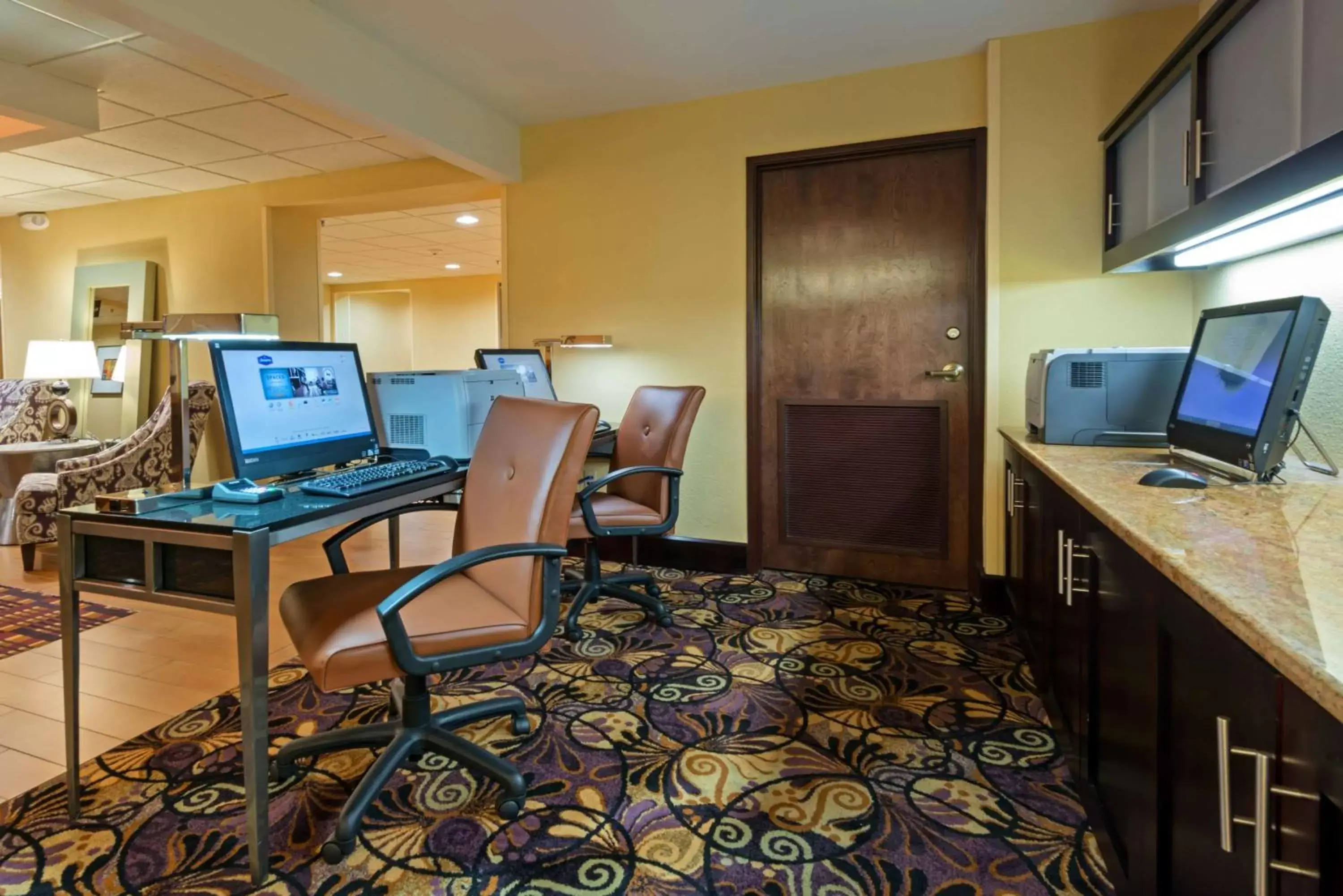 Business facilities, Business Area/Conference Room in Hampton Inn I-10 & College Drive