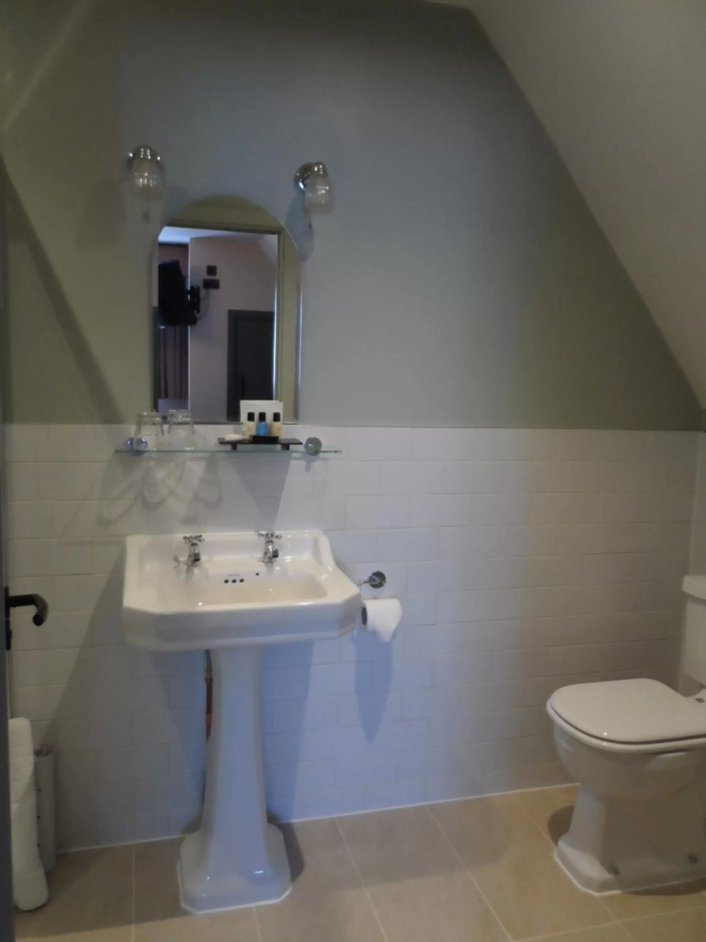 Bathroom in Stanton House Hotel