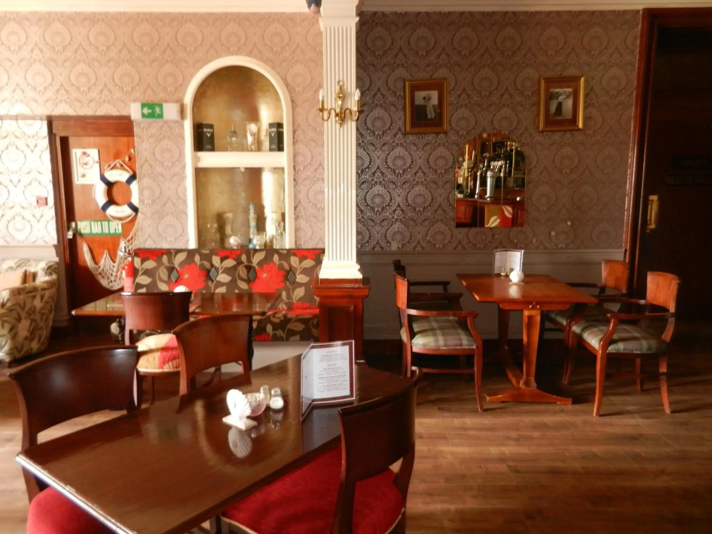 Lounge or bar, Restaurant/Places to Eat in Mansfield Castle Hotel