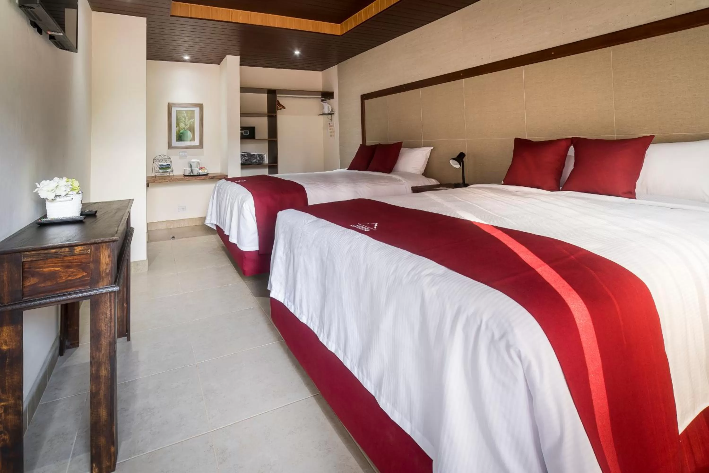 Property building, Bed in HOTEL Y RESTAURANTE HACIENDA LOS VOLCANES