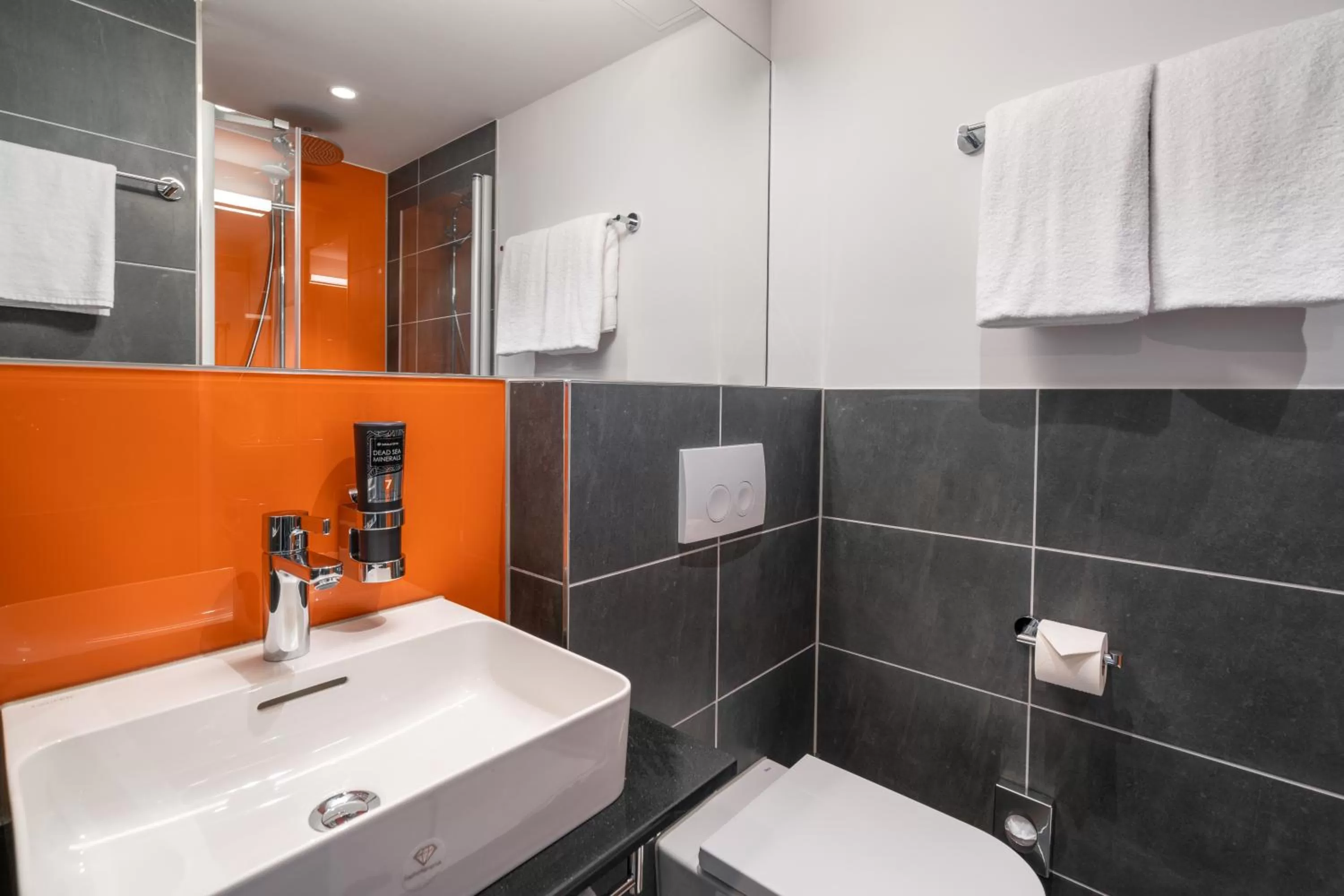 Bathroom in Campanile Duisburg City