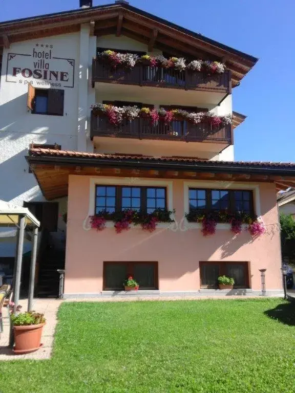 Property Building in Hotel Villa Fosine