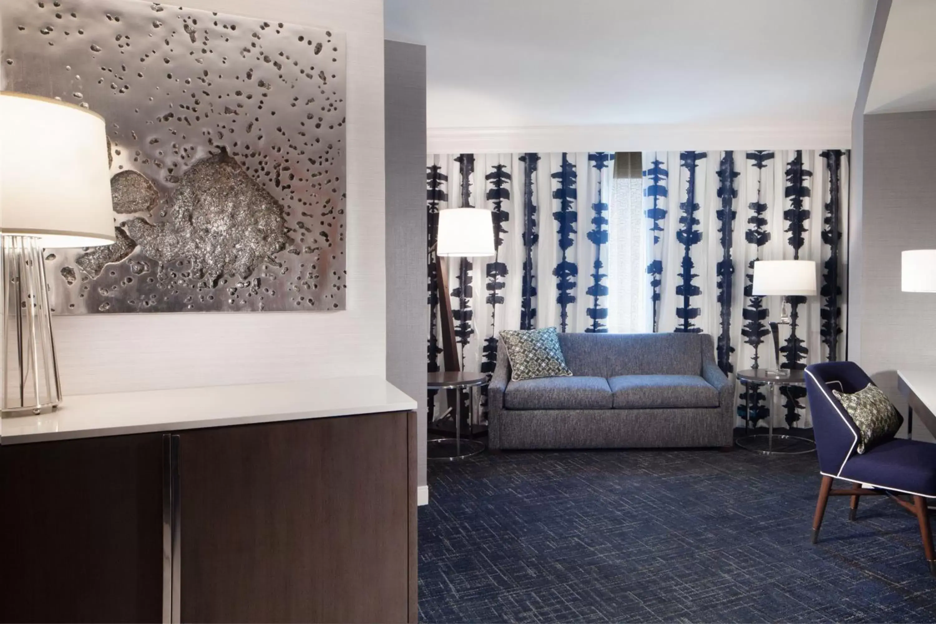 Living room, Seating Area in Fremont Marriott Silicon Valley