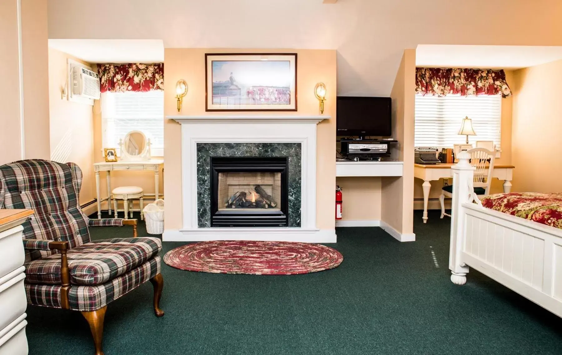 Bedroom, Seating Area in Manchester View