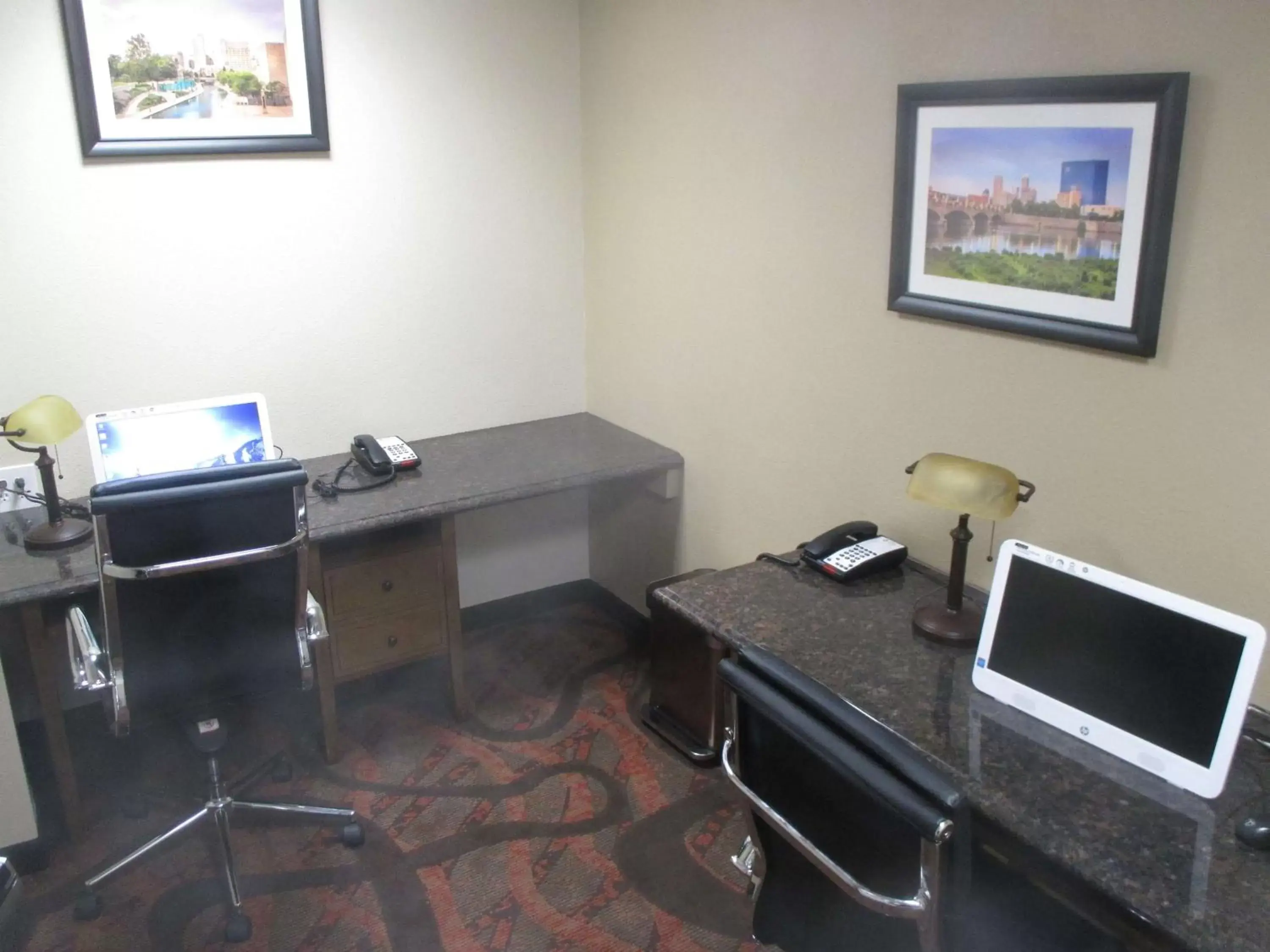 Business facilities, TV/Entertainment Center in Best Western Plus Crawfordsville Hotel