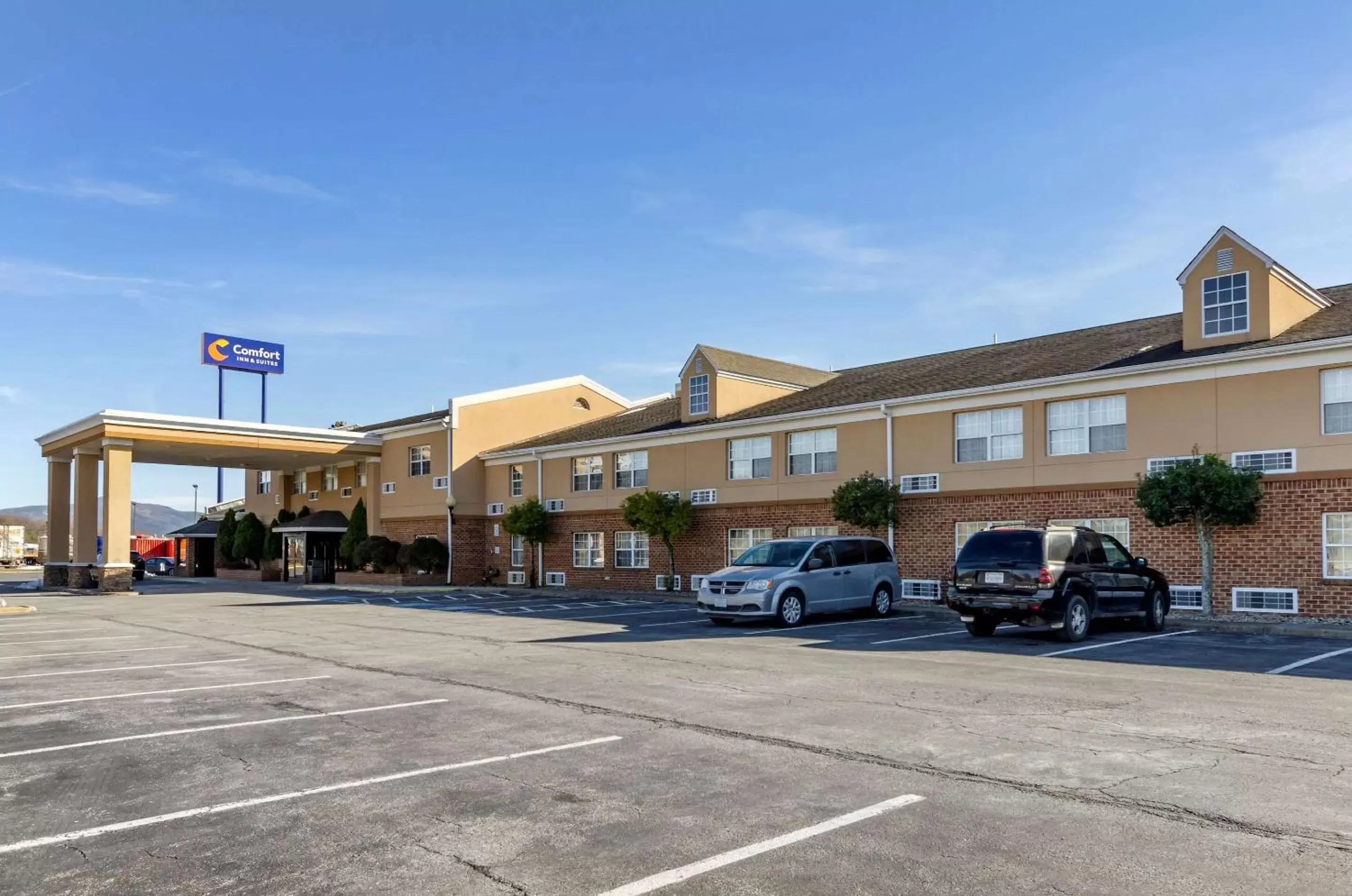 Property Building in Comfort Inn & Suites Raphine - Lexington near I-81 and I-64