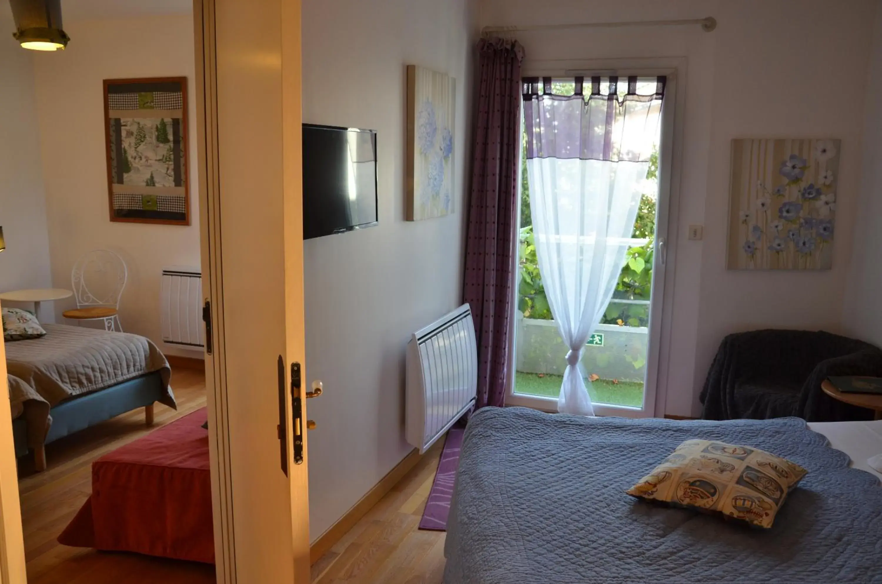 Photo of the whole room, Bed in A La Villa Boucicaut