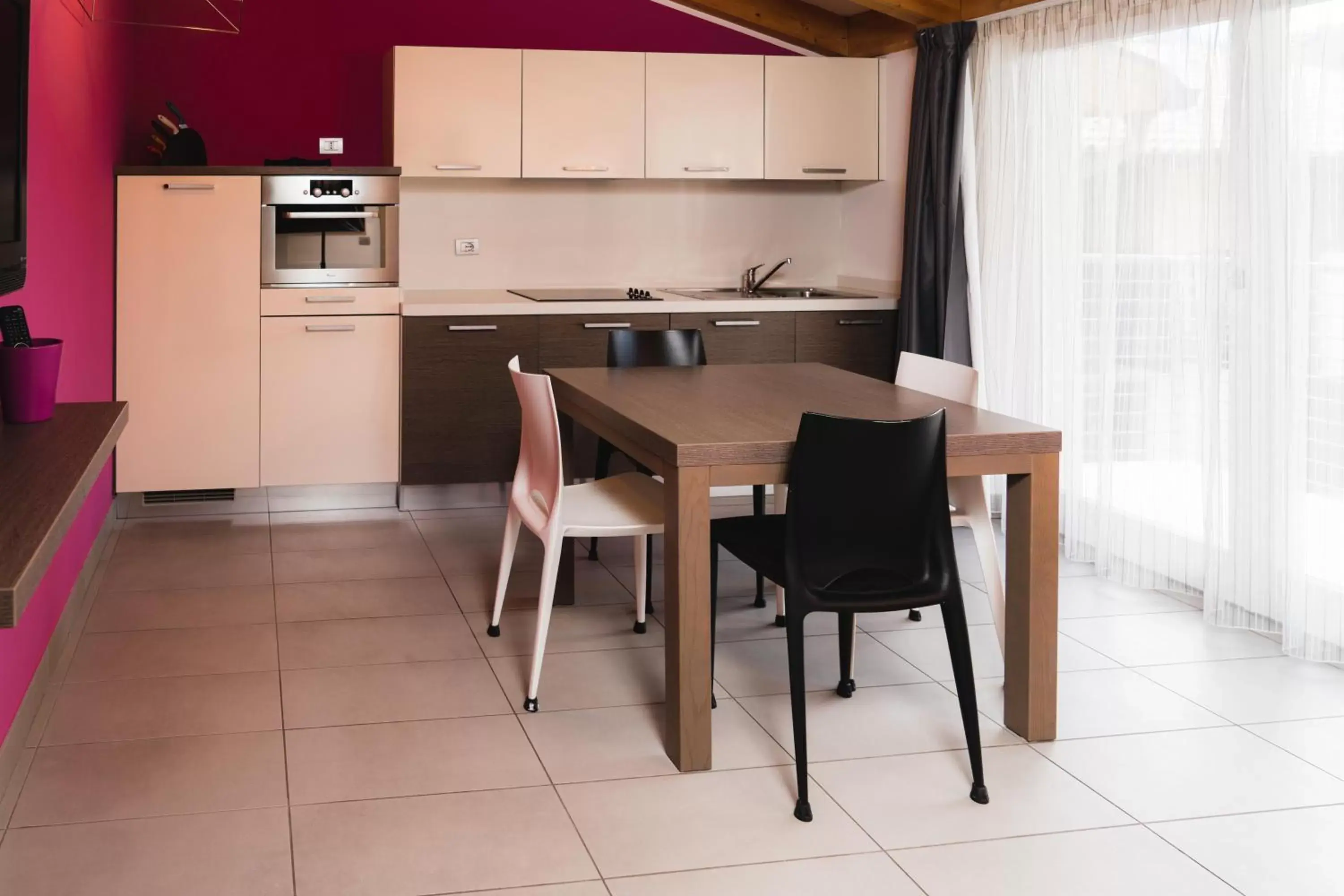 Kitchen or kitchenette, Dining Area in Residence Desiree