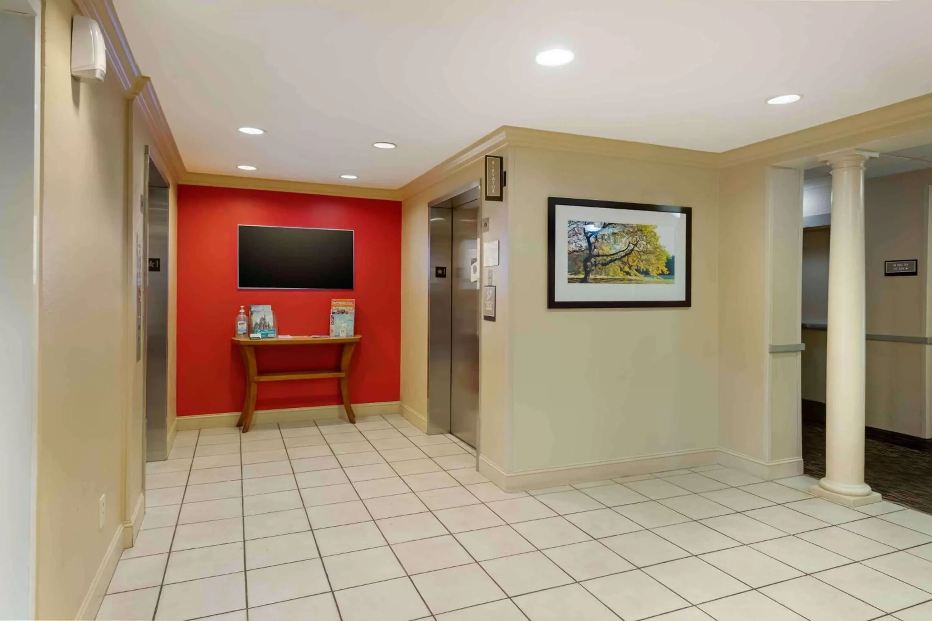Lobby or reception, TV/Entertainment Center in Extended Stay America Suites - Orlando - Convention Center - 6443 Westwood