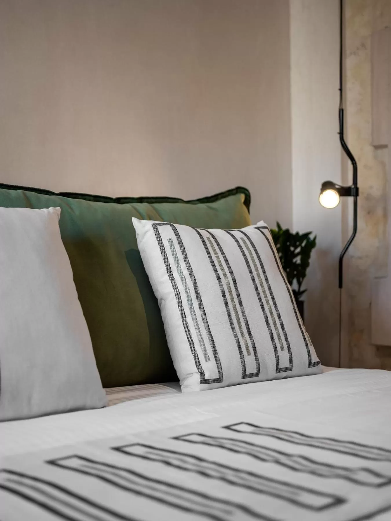 Bed in Sutor Chic Manor hotel