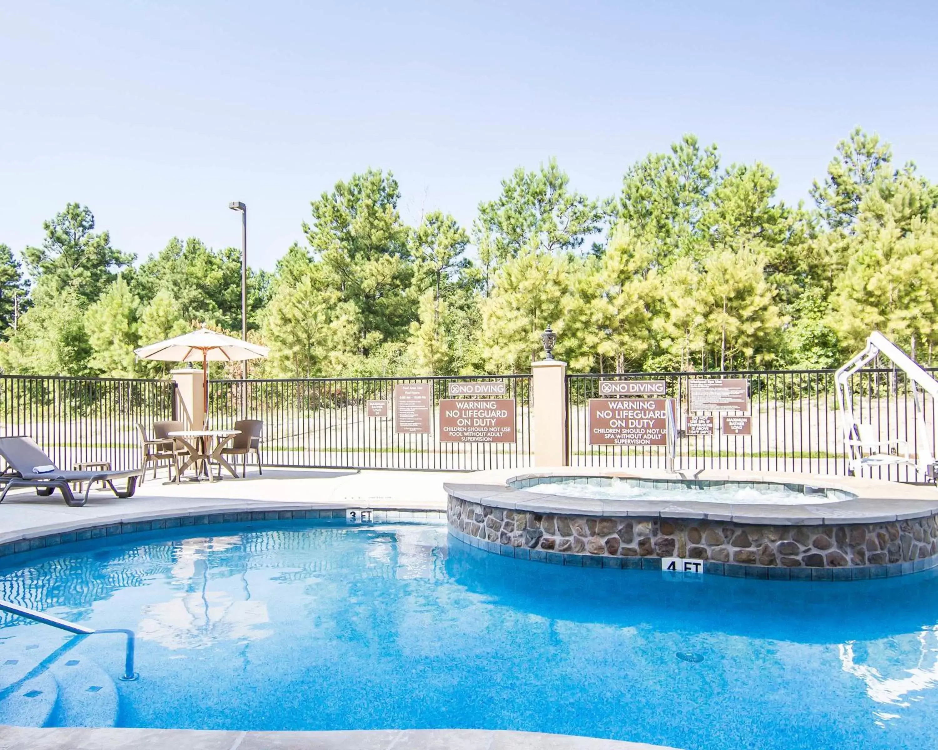 Swimming Pool in Sleep Inn Lufkin