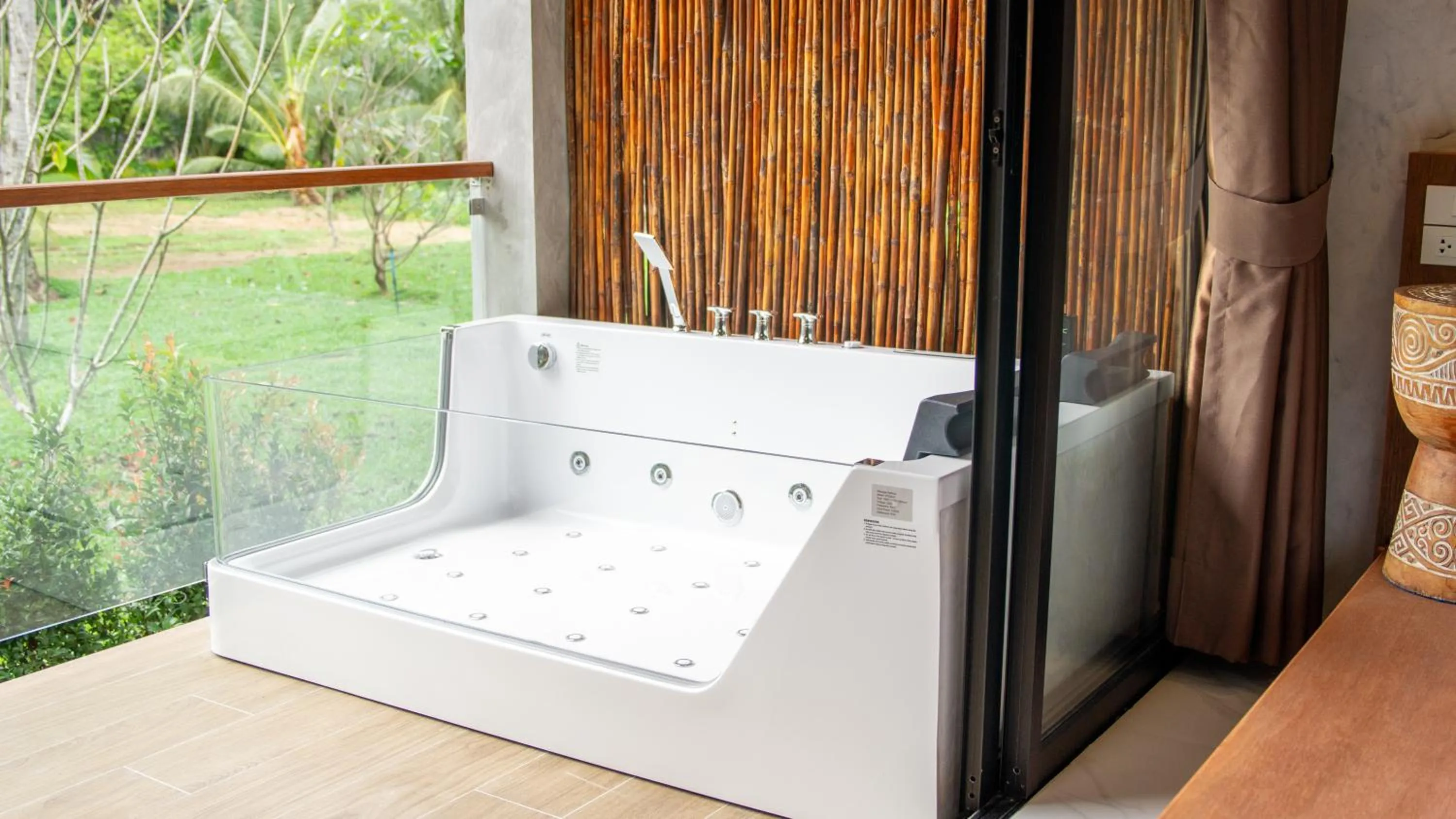 Hot Tub, Bed in Long Beach Chalet - SHA Extra Plus