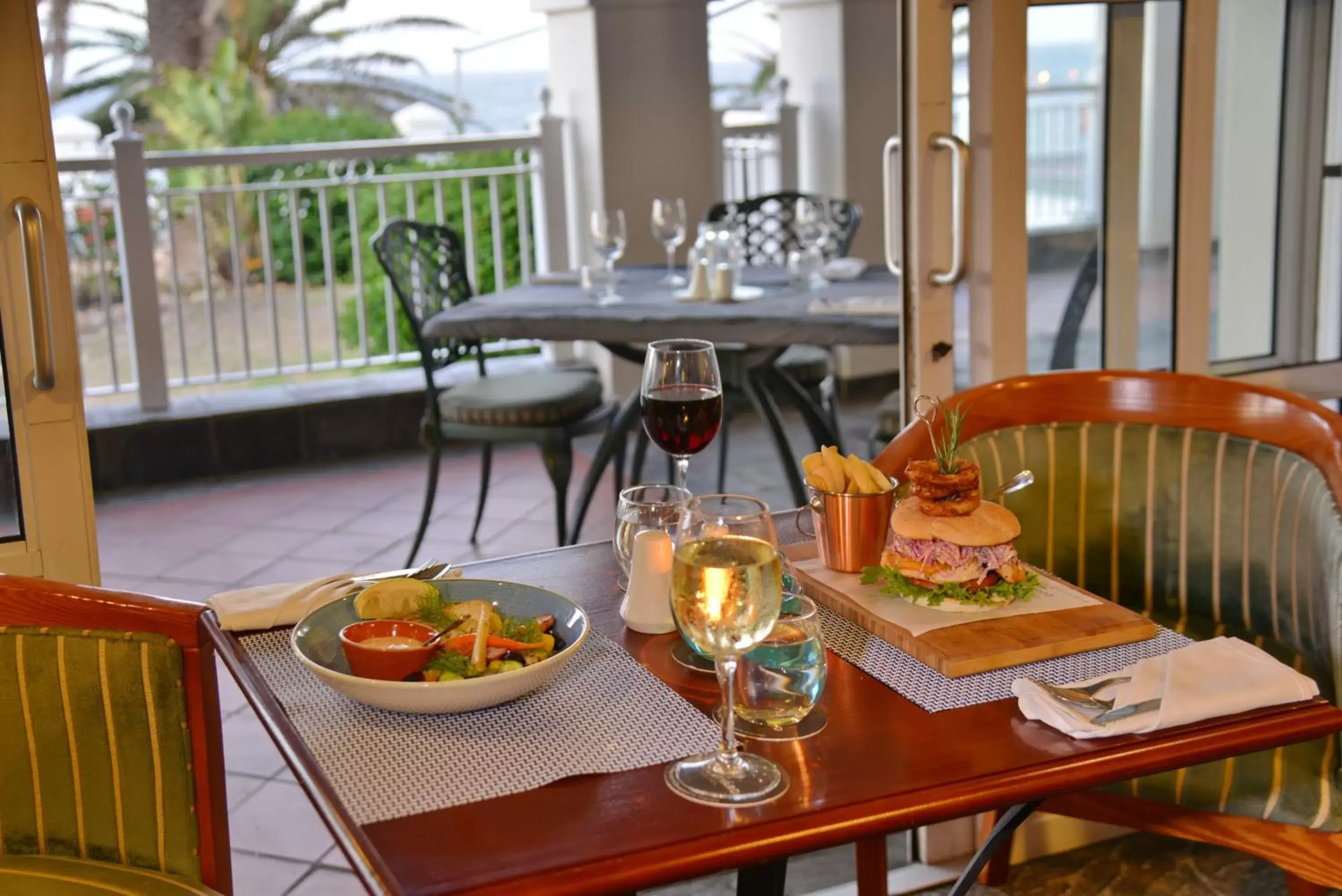 Restaurant/places to eat in Courtyard Hotel Port Elizabeth