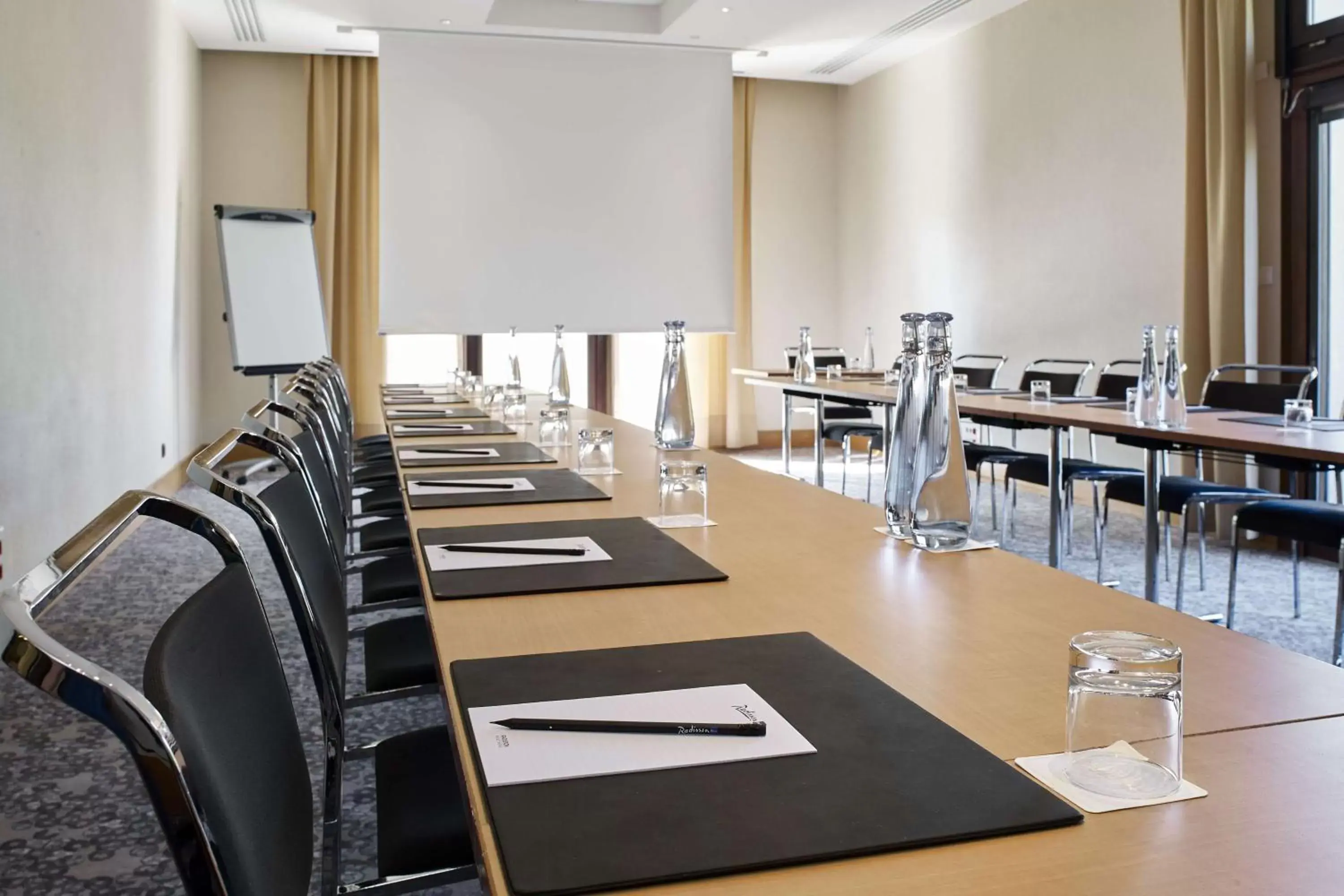 Meeting/conference room, Business Area/Conference Room in Radisson Blu Hotel Paris, Marne-la-Vallée