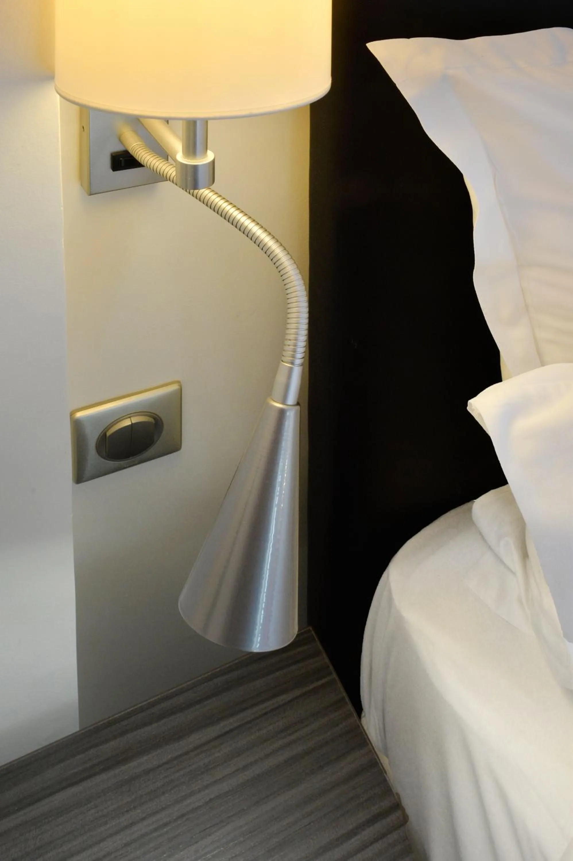 Decorative detail, Bed in Hotel Douglas