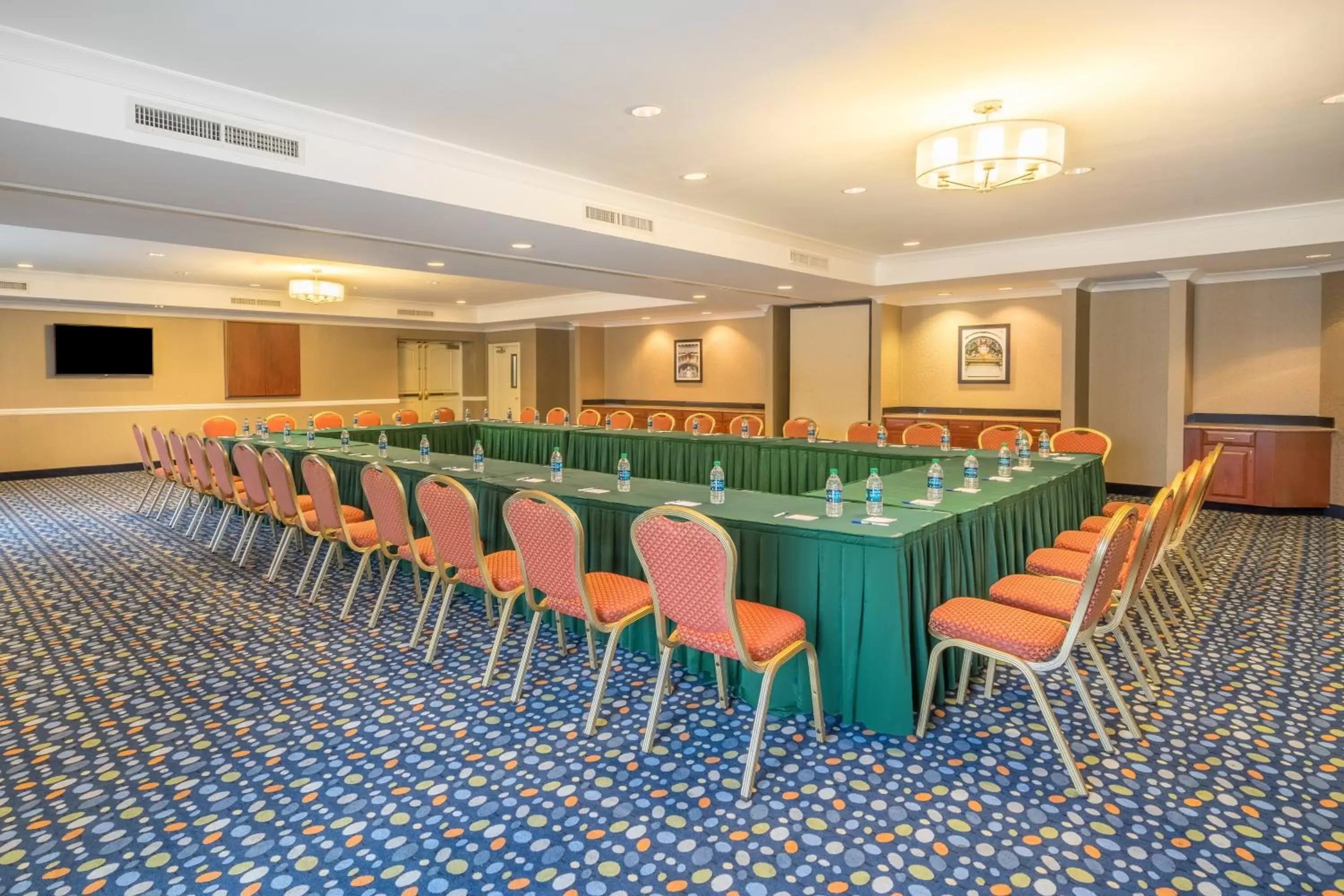Meeting/conference room in Holiday Inn Express Hotel & Suites Easton, an IHG Hotel