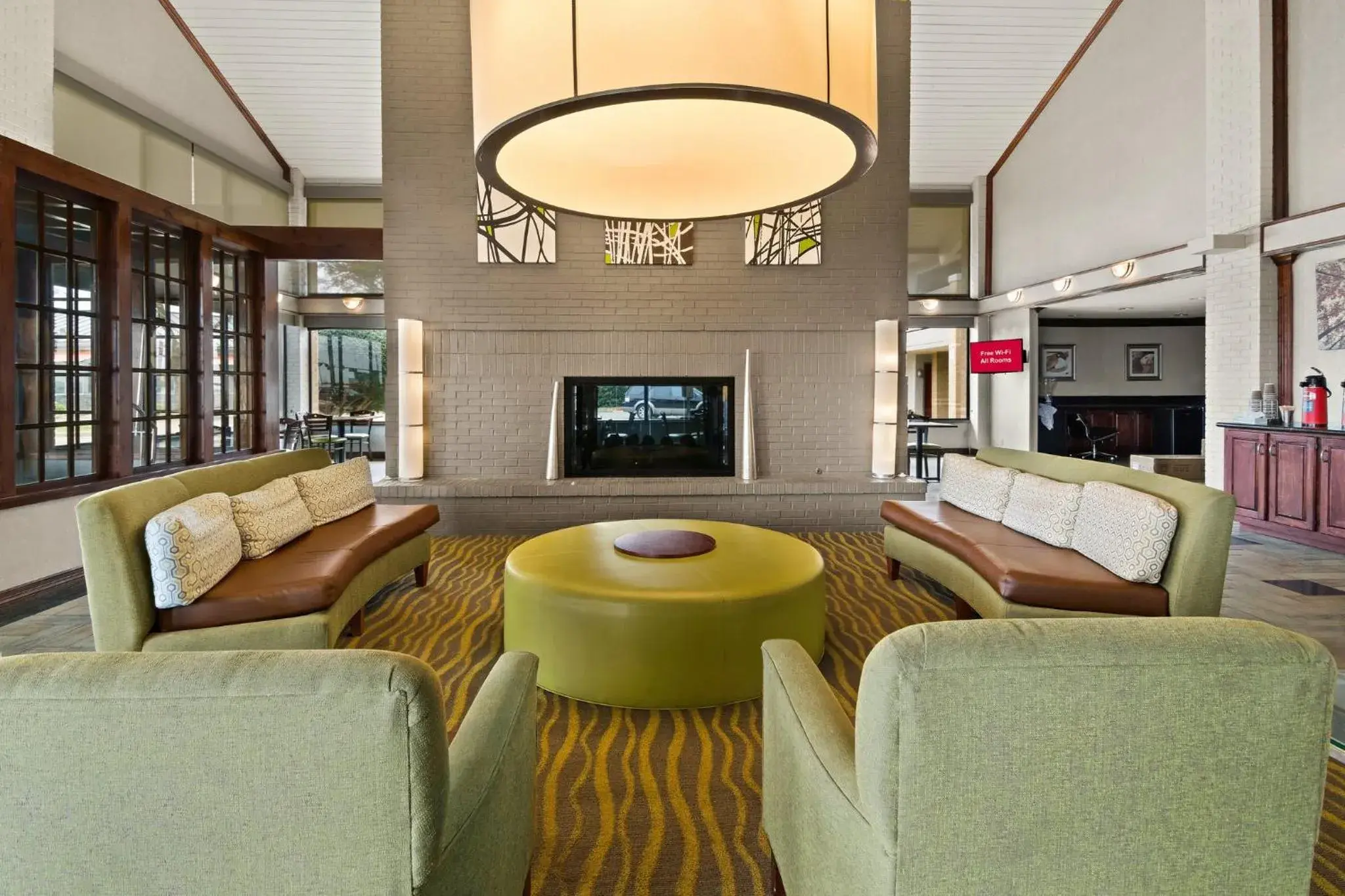 Lobby or reception, Lounge/Bar in Red Roof Inn & Suites Irving - DFW Airport South