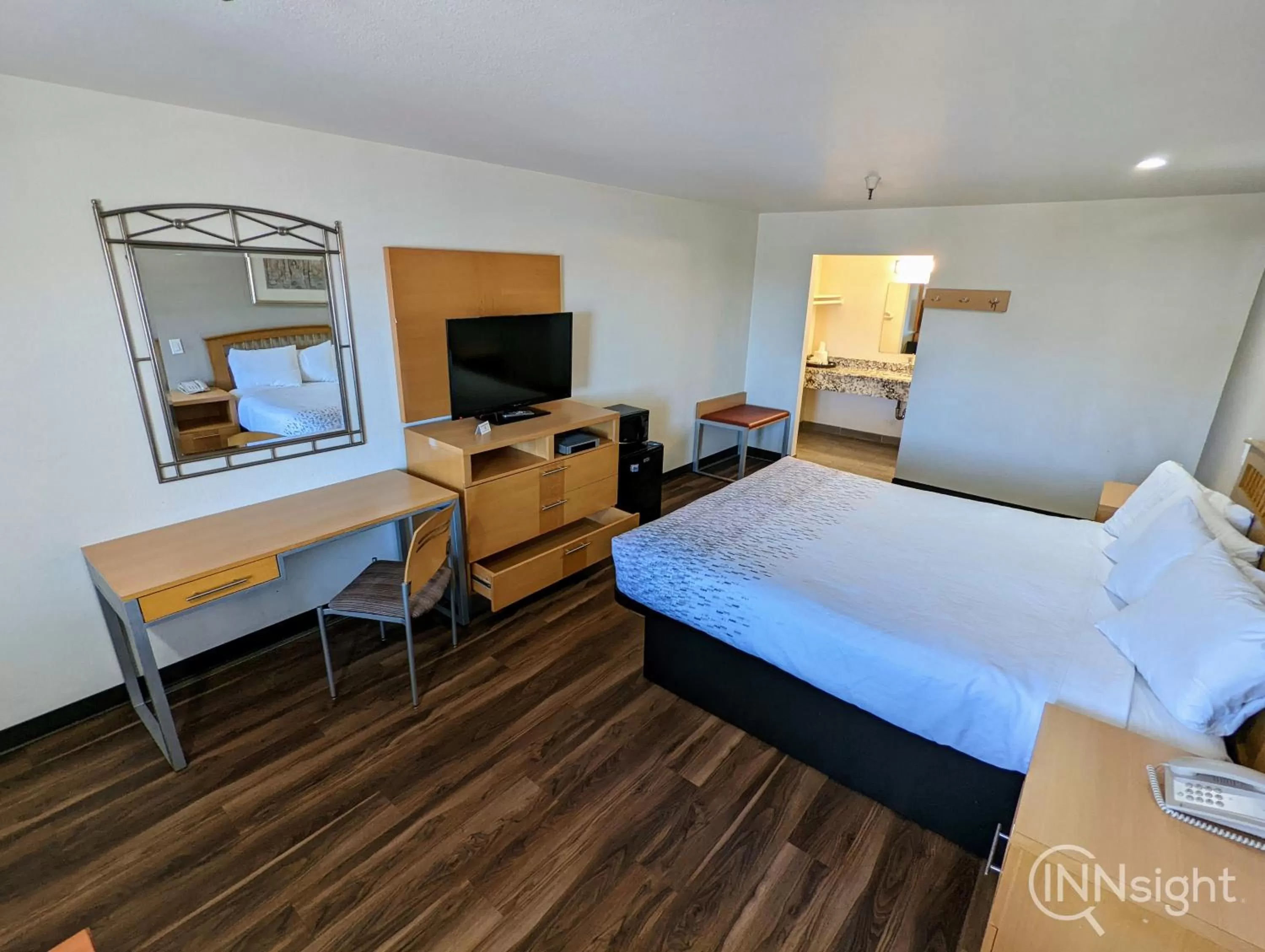 Photo of the whole room, Bed in Royal Inn