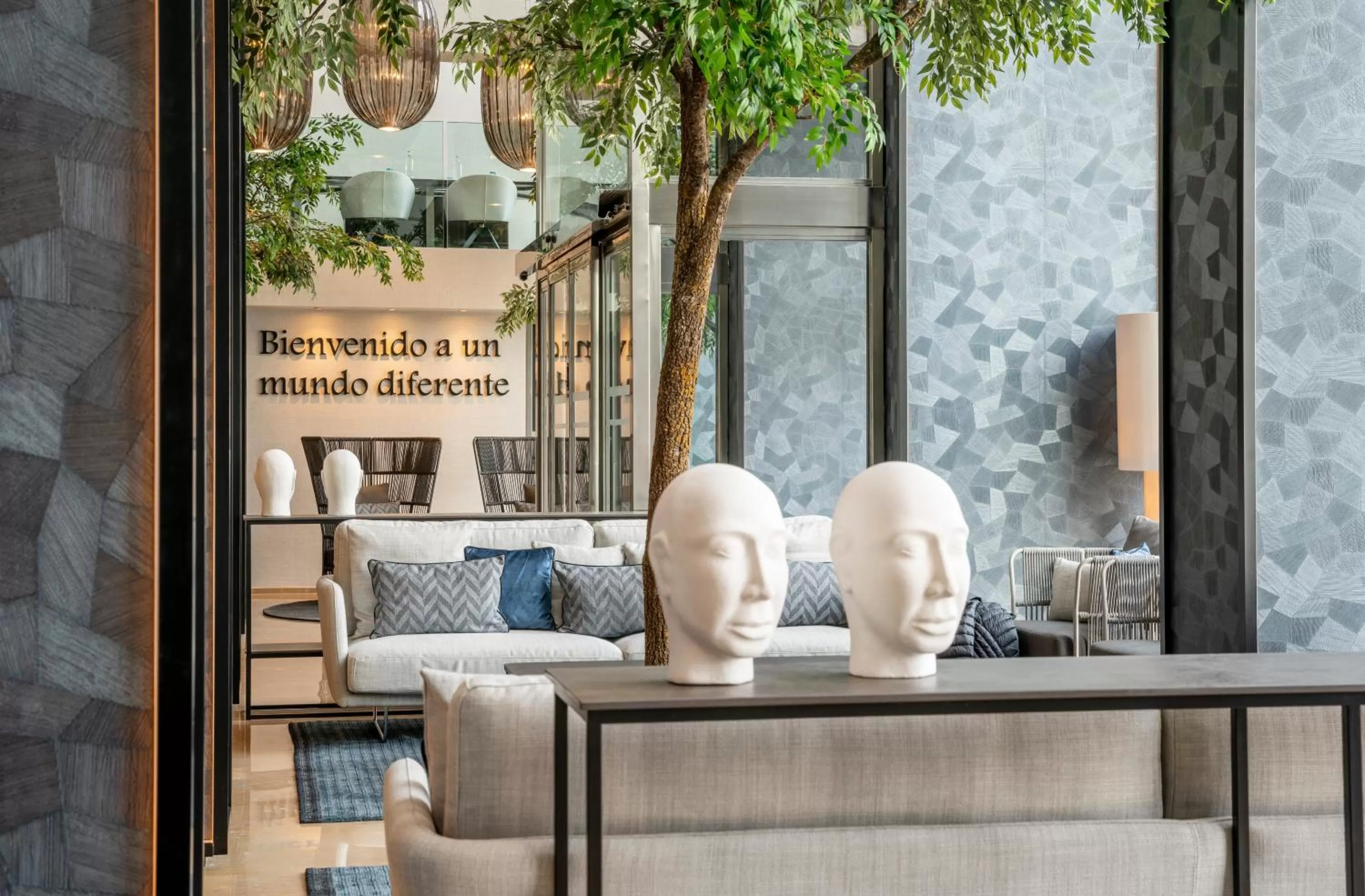 Lobby or reception in Ilunion Valencia 4