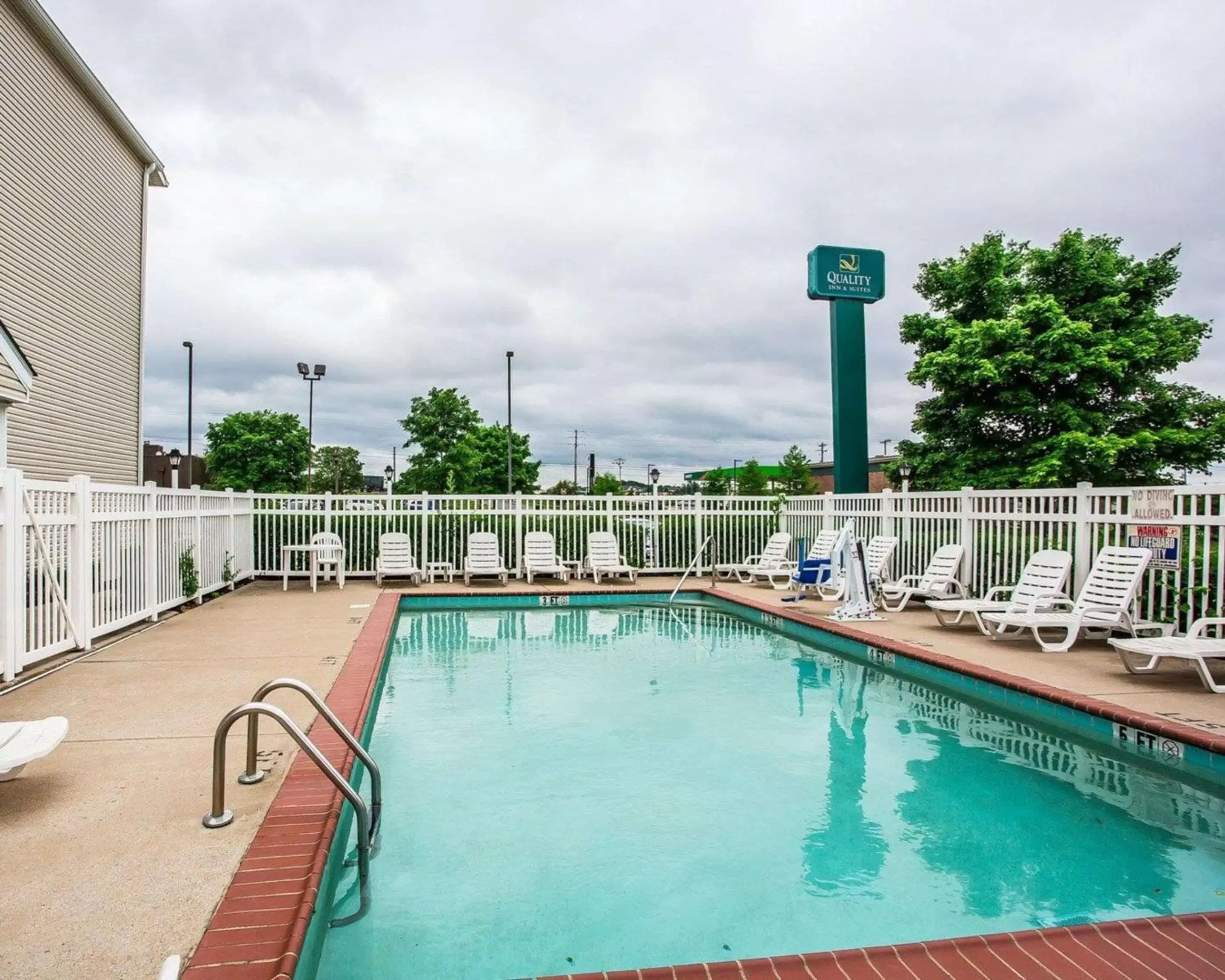 On site, Swimming Pool in Quality Inn & Suites Mt. Juliet