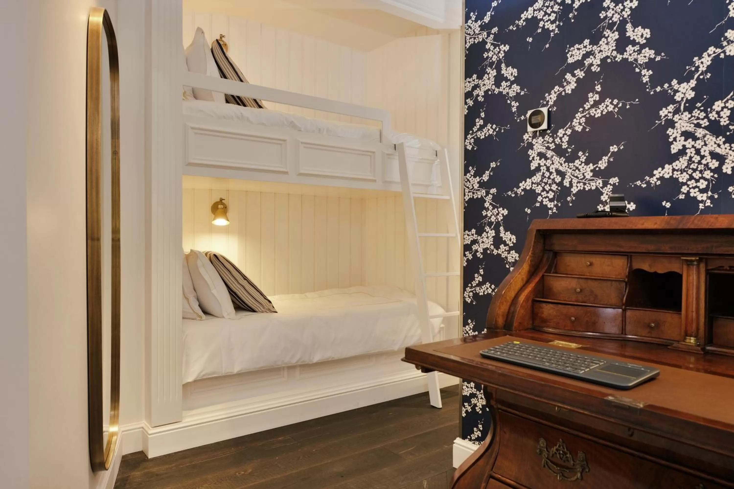 Bed in De Lindenhoeve Boutique Hotel