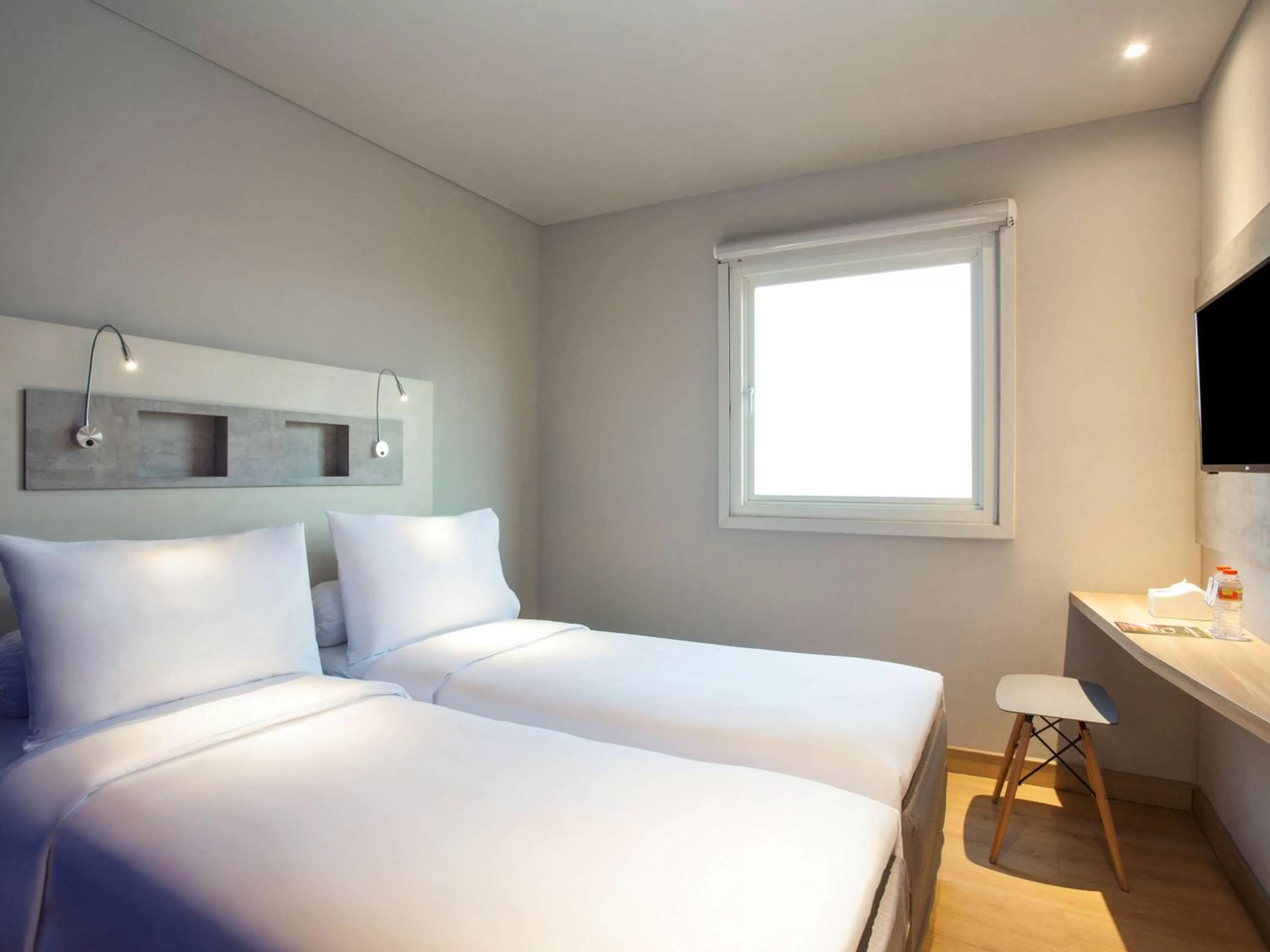 Standard Twin Room in ibis budget Surabaya Diponegoro