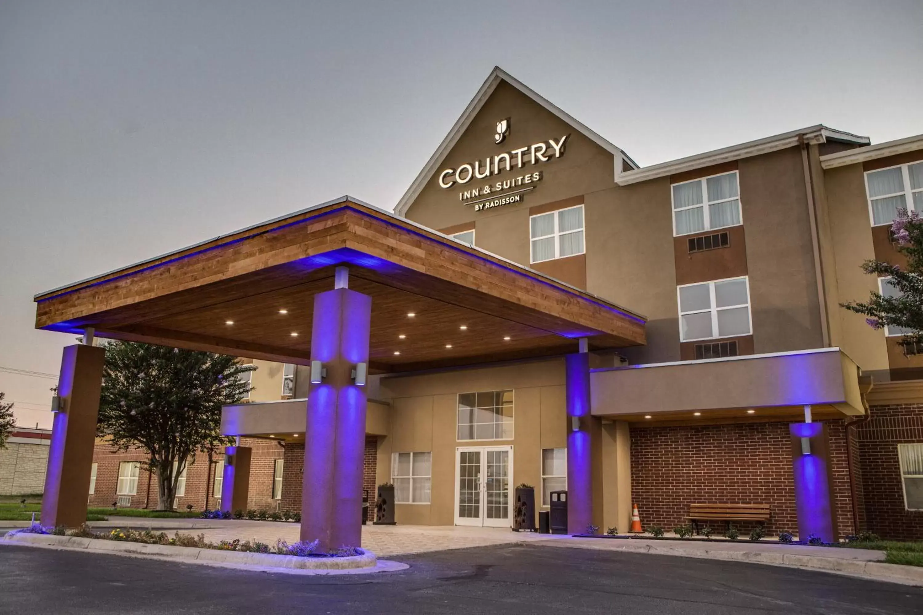 Property Building in Country Inn & Suites by Radisson, Harlingen, TX