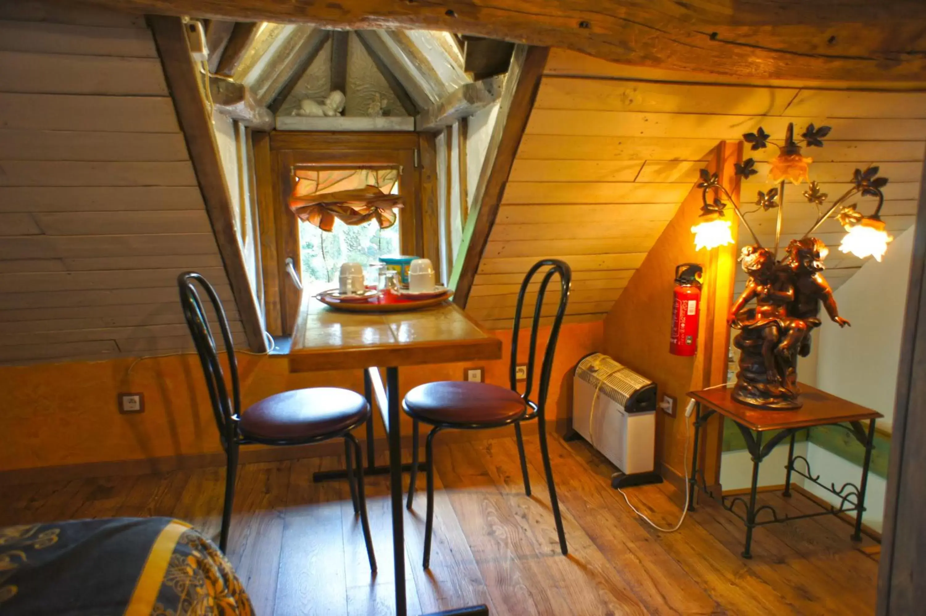 Dining Area in Aux Logis de la Solre