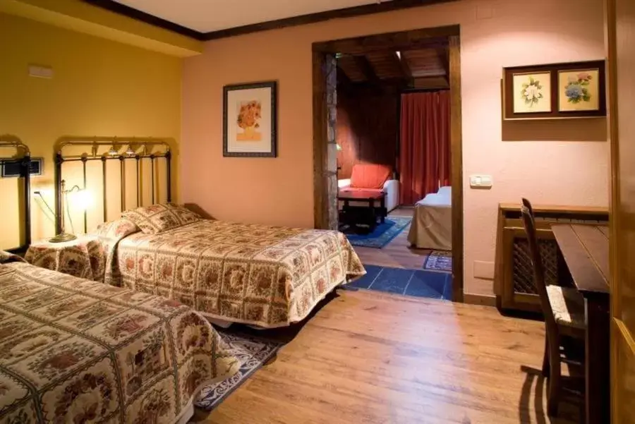 Bed in Hotel Hospital de Benasque Bed in Hotel Hospital de Benasque