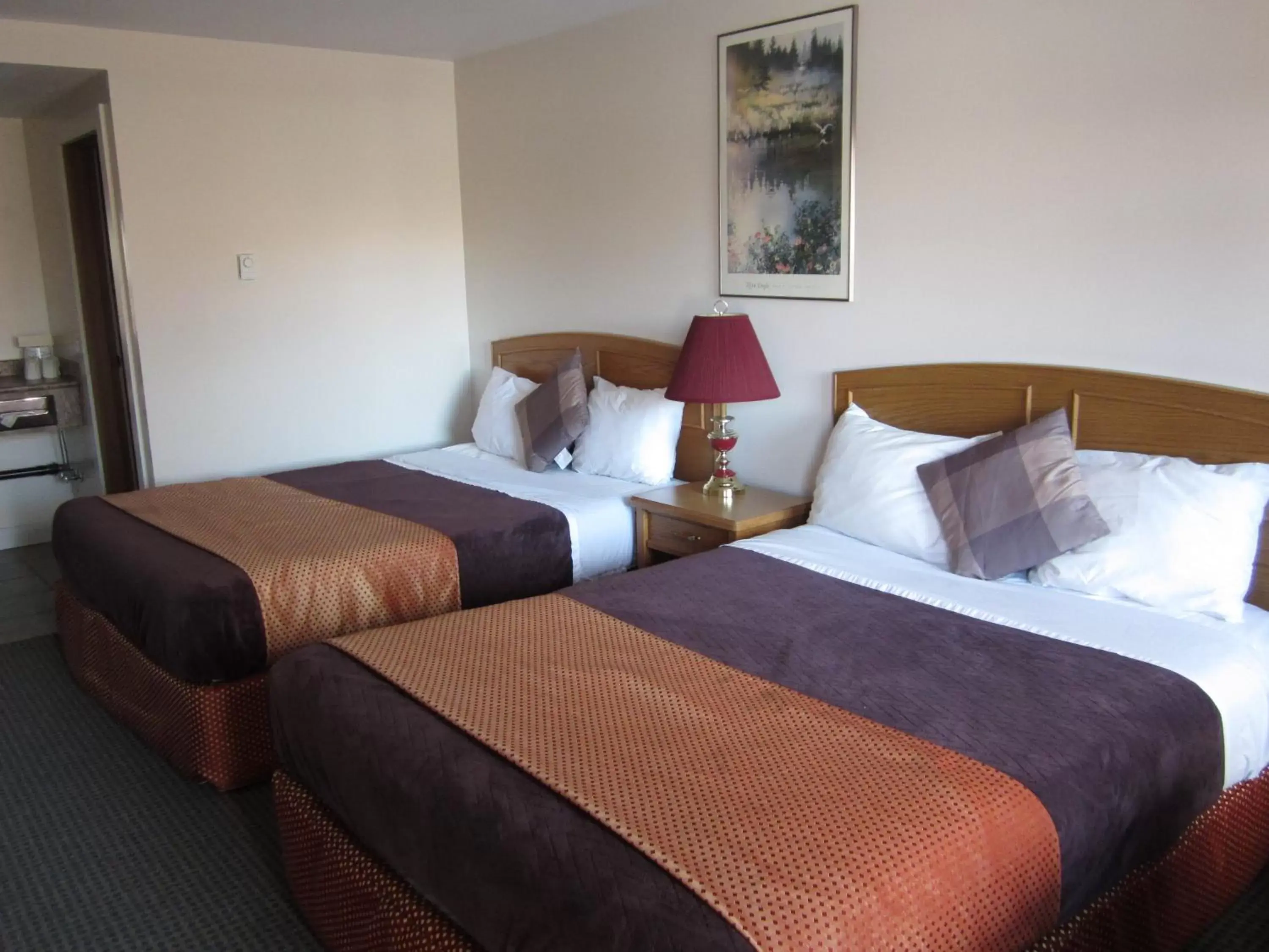 Queen Room with Two Queen Beds in Grandview Motel