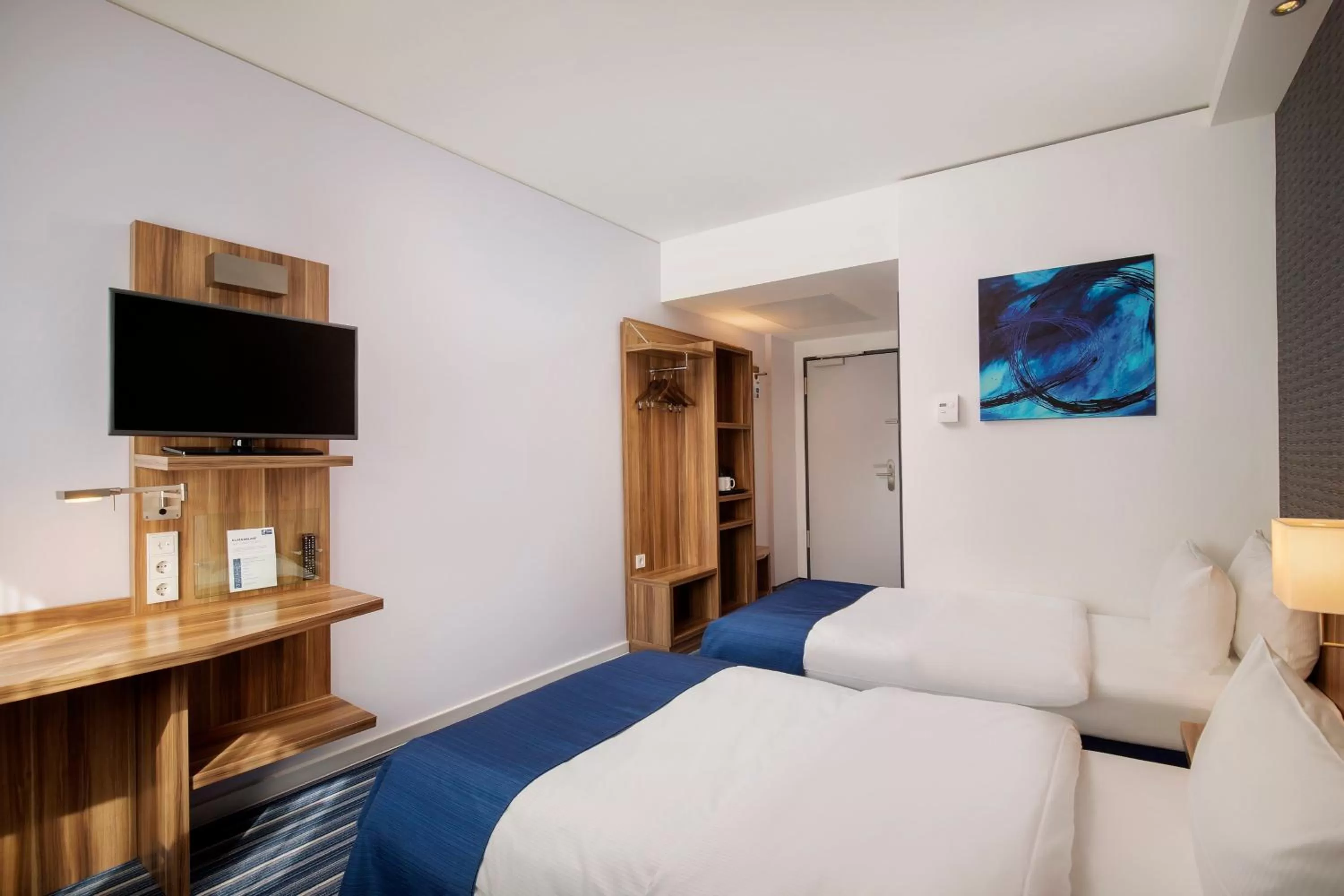 Photo of the whole room, Bed in Holiday Inn Express Bremen Airport by IHG