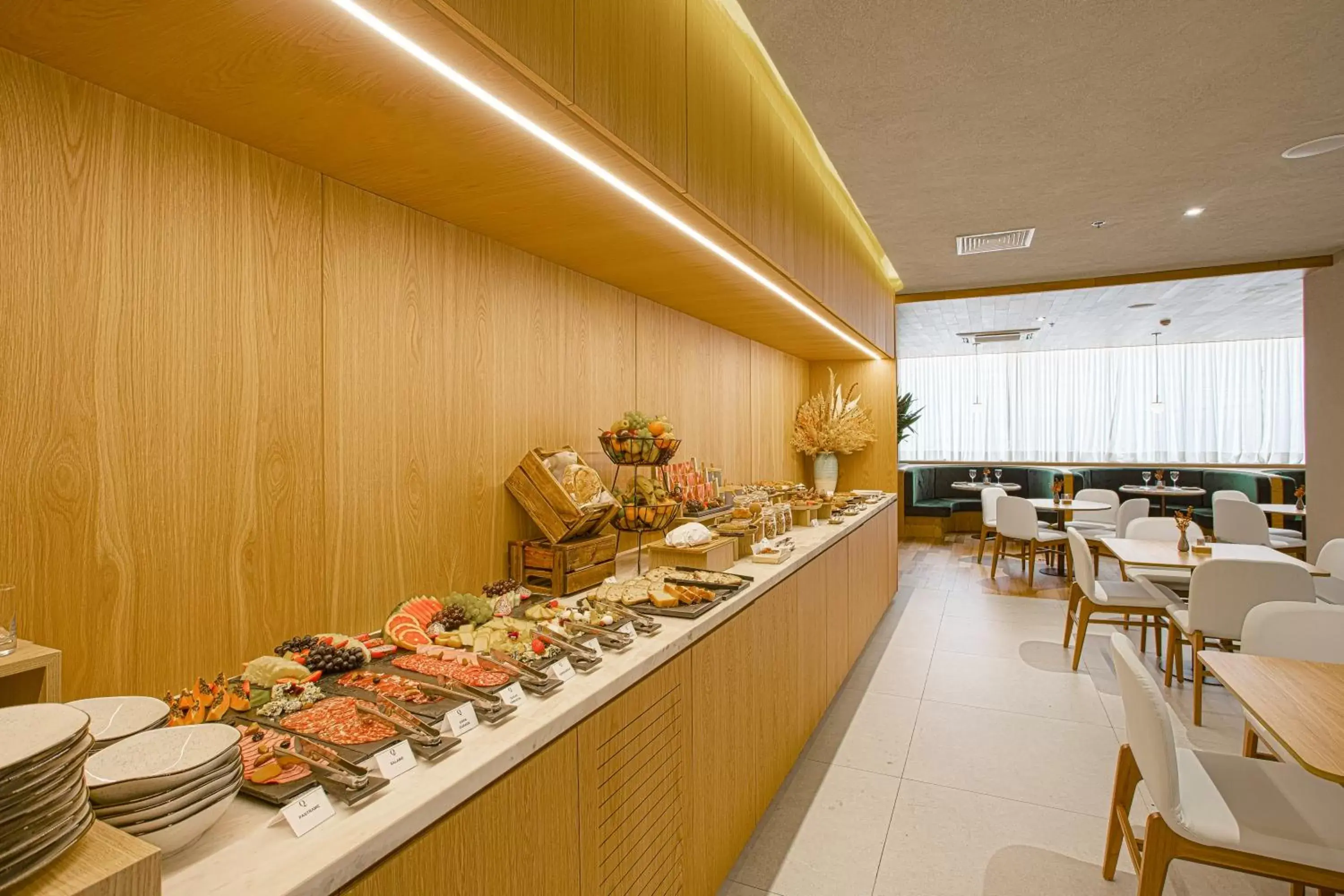 Buffet breakfast, Restaurant/Places to Eat in QOYA Hotel Curitiba, Curio Collection by Hilton