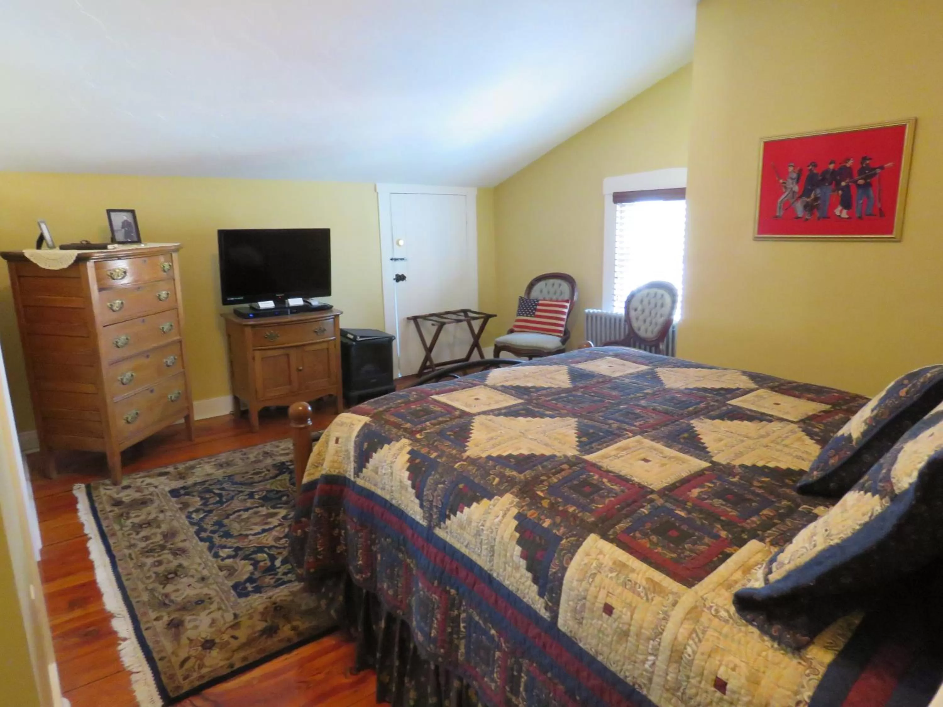 Bed in The Swope Manor Bed & Breakfast