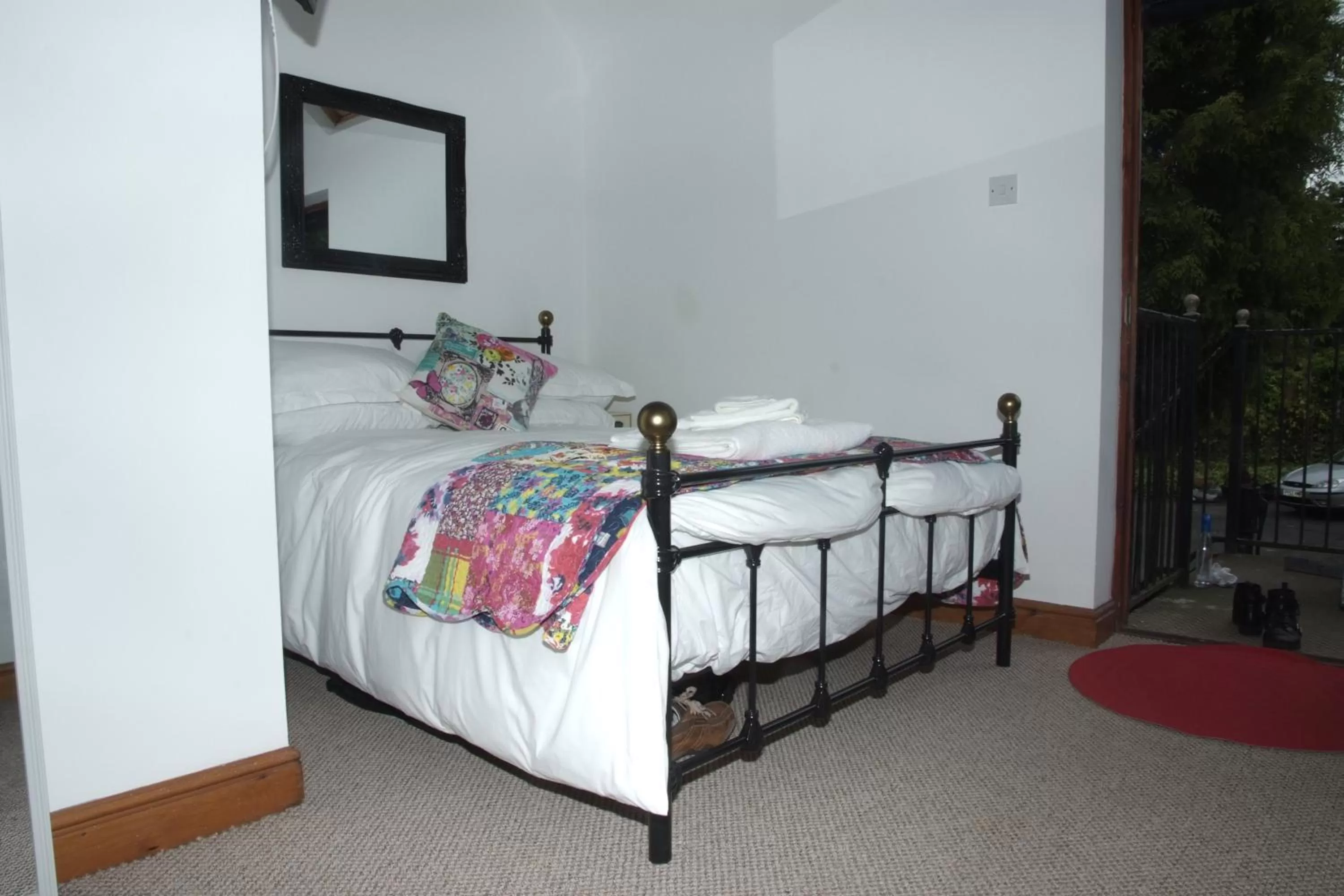 Bedroom, Bed in White Horse Inn