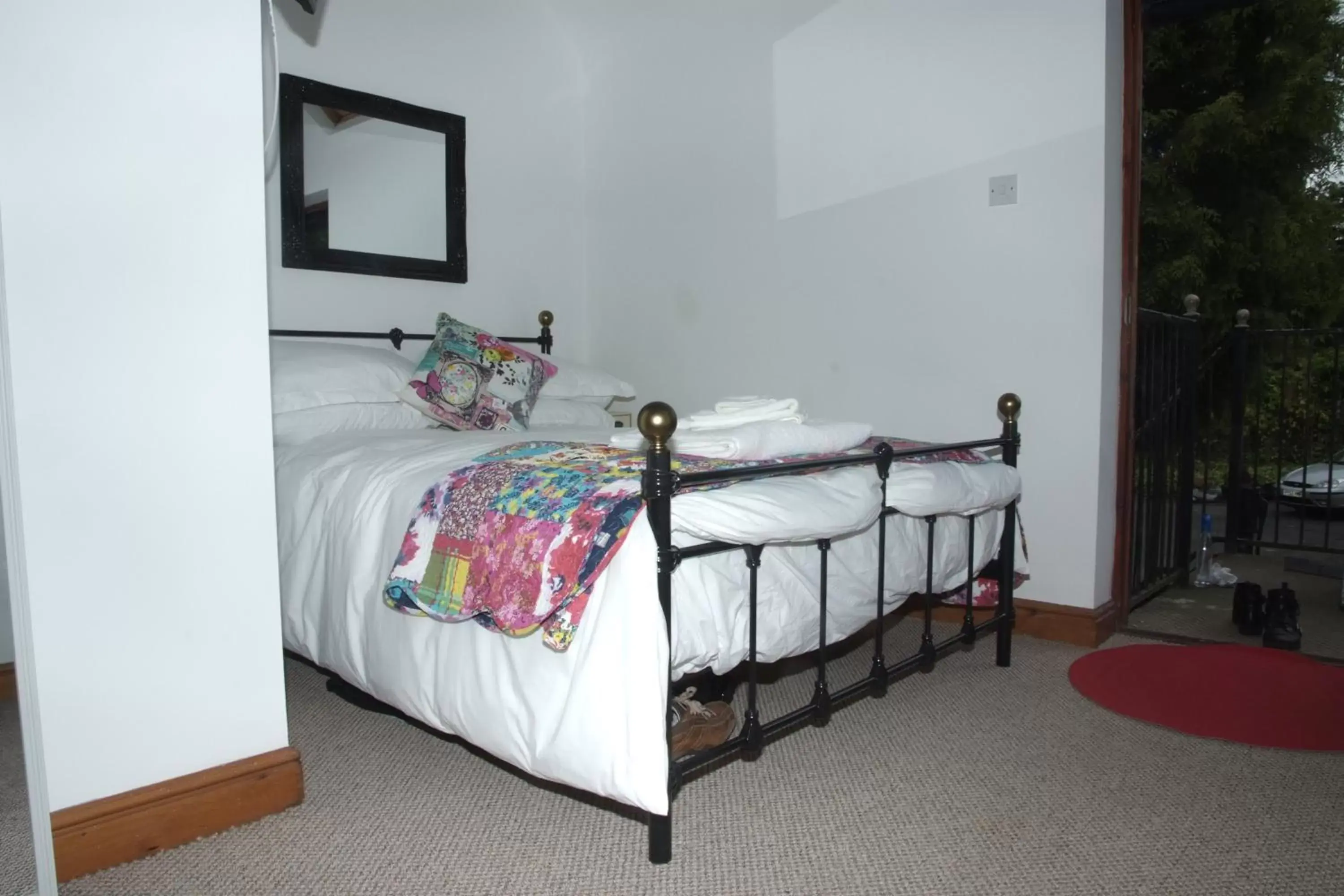 Bedroom, Bed in White Horse Inn