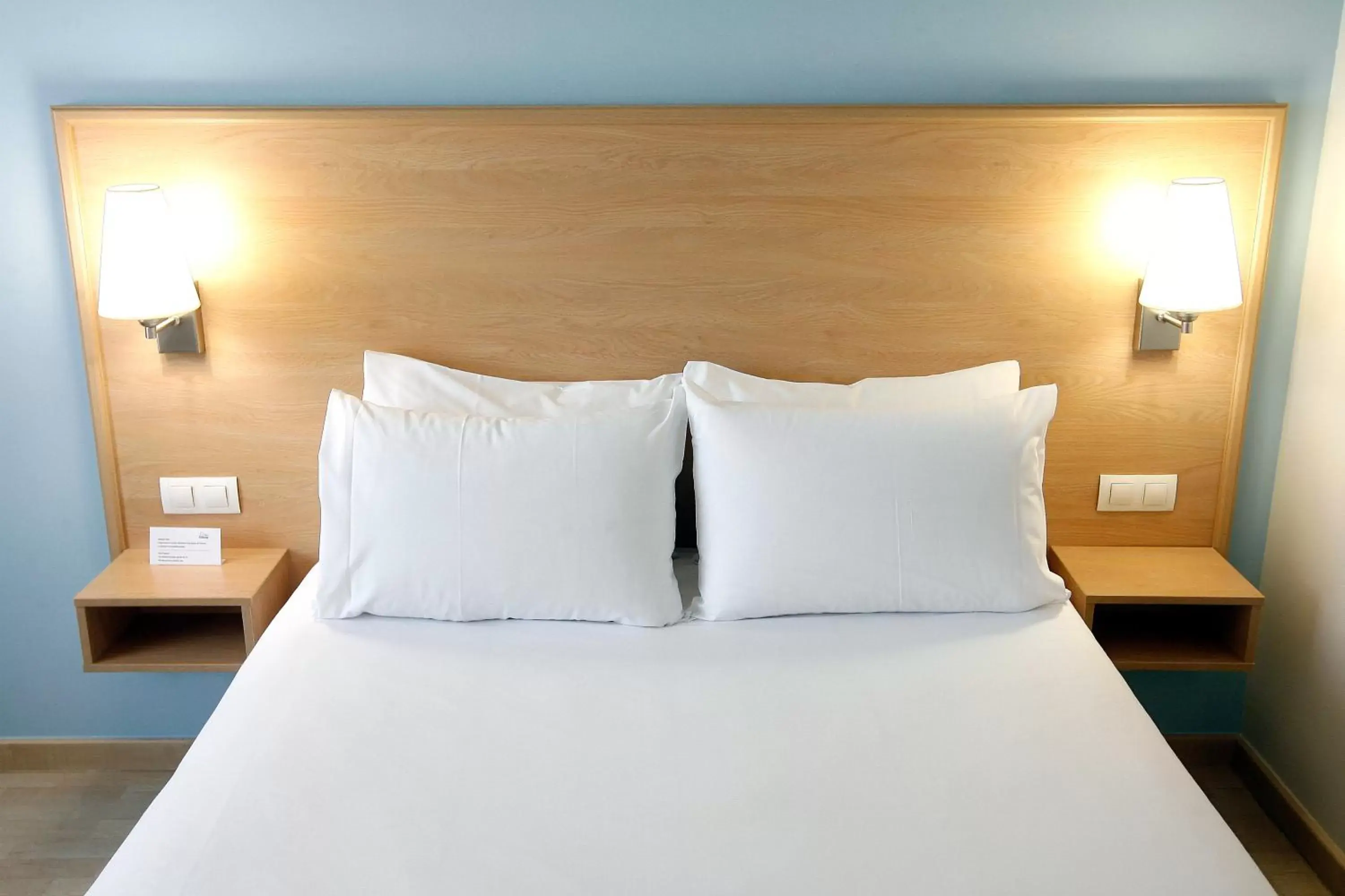 Bedroom, Bed in Travelodge Torrelaguna
