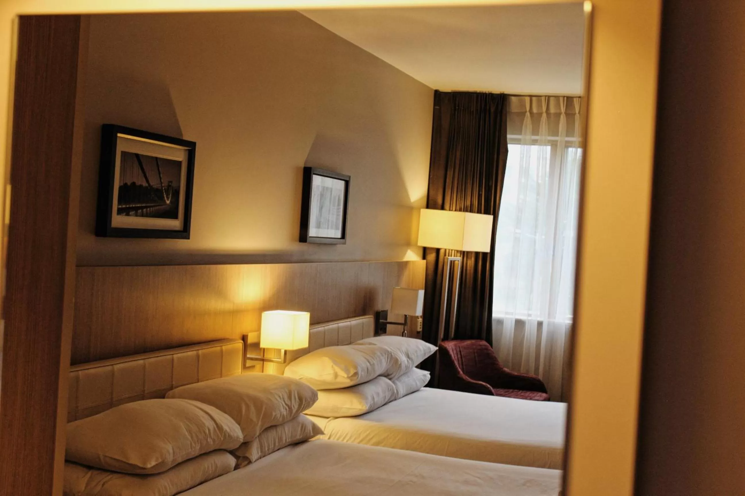 Bedroom, Bed in Lancaster Hotel