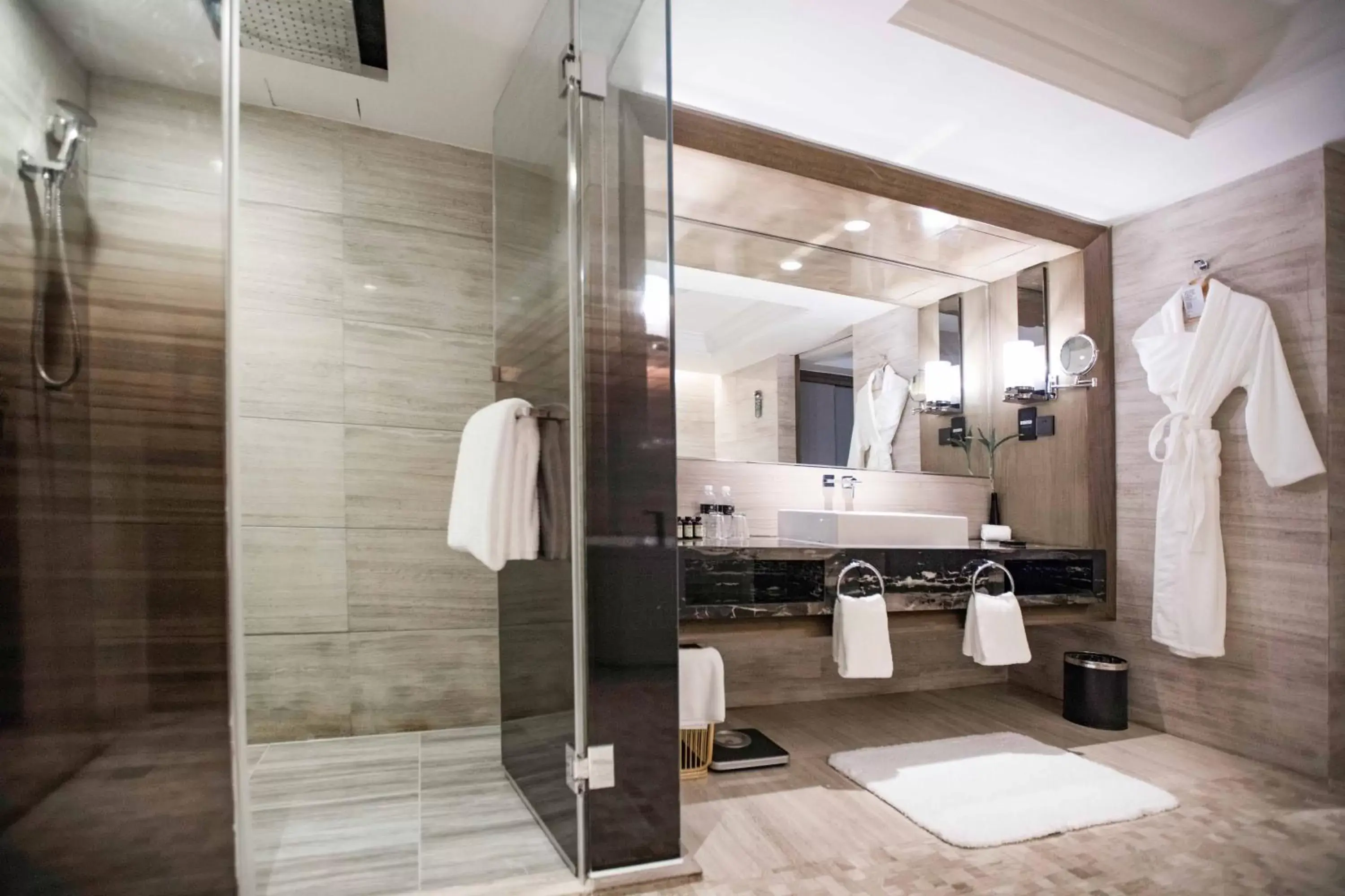 Shower, Bathroom in Pullman Shanghai Jingan