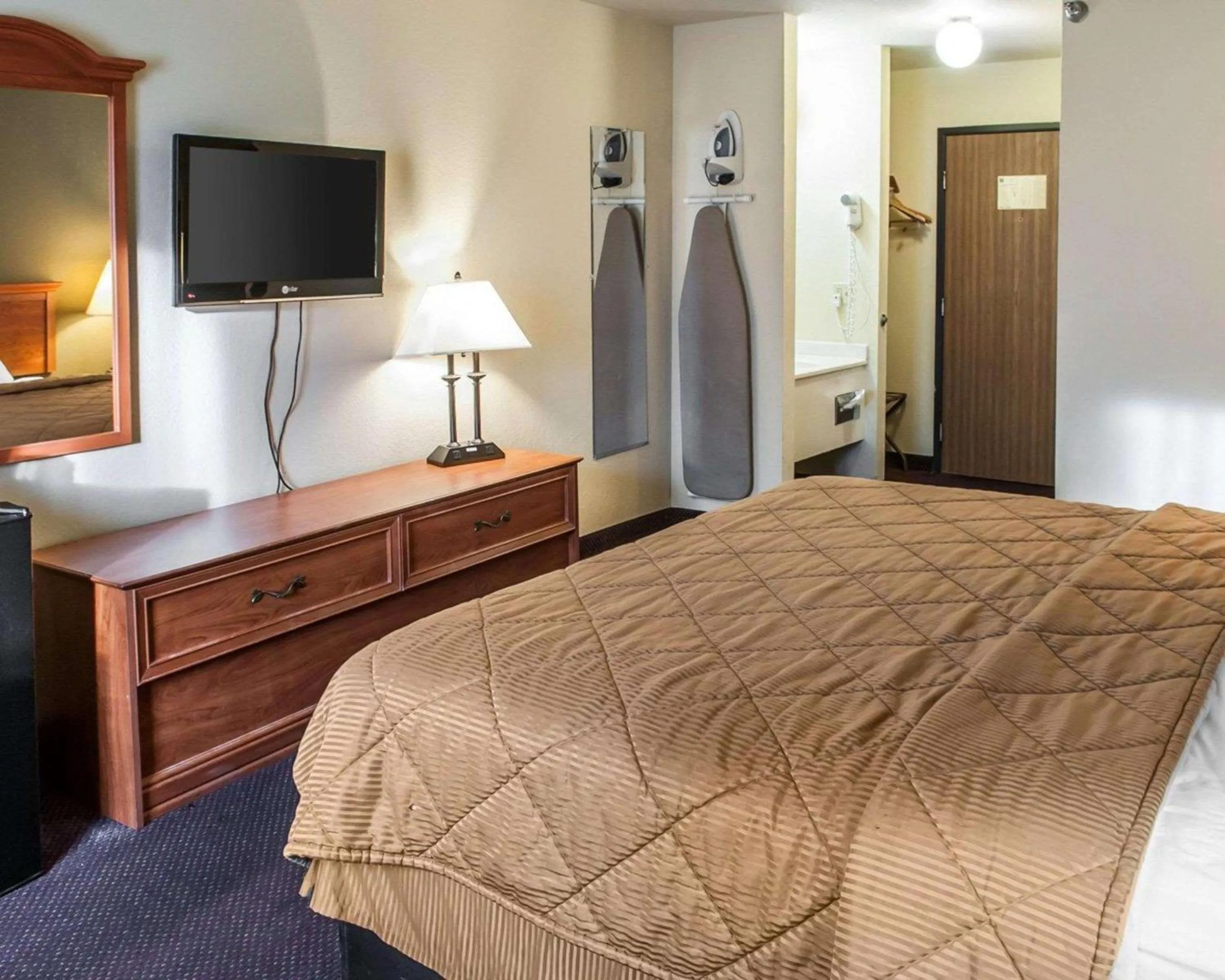 Photo of the whole room, Bed in Rodeway Inn Espanola